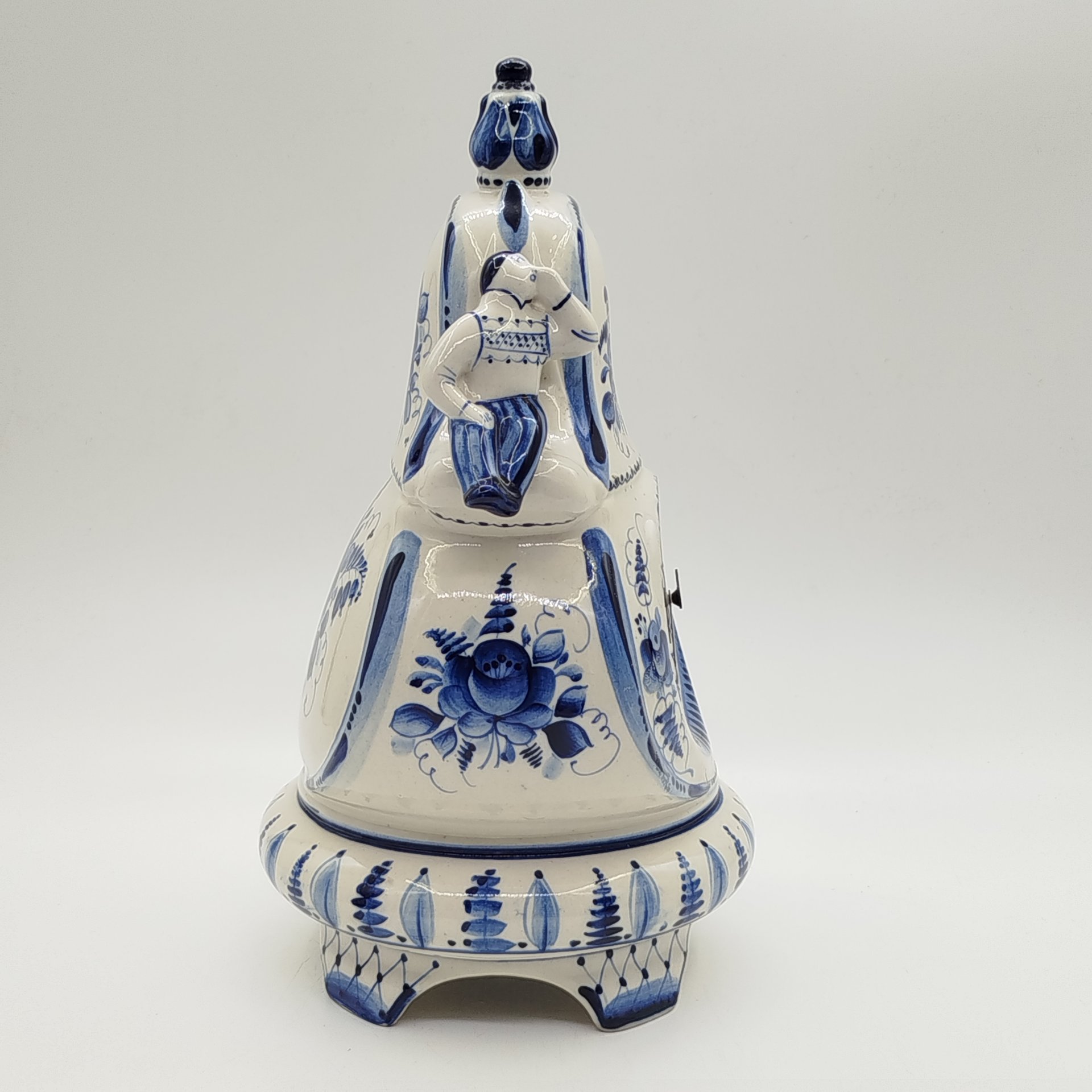 Часы настольные "Вечерний звон", автор корпуса С.В. Исаев