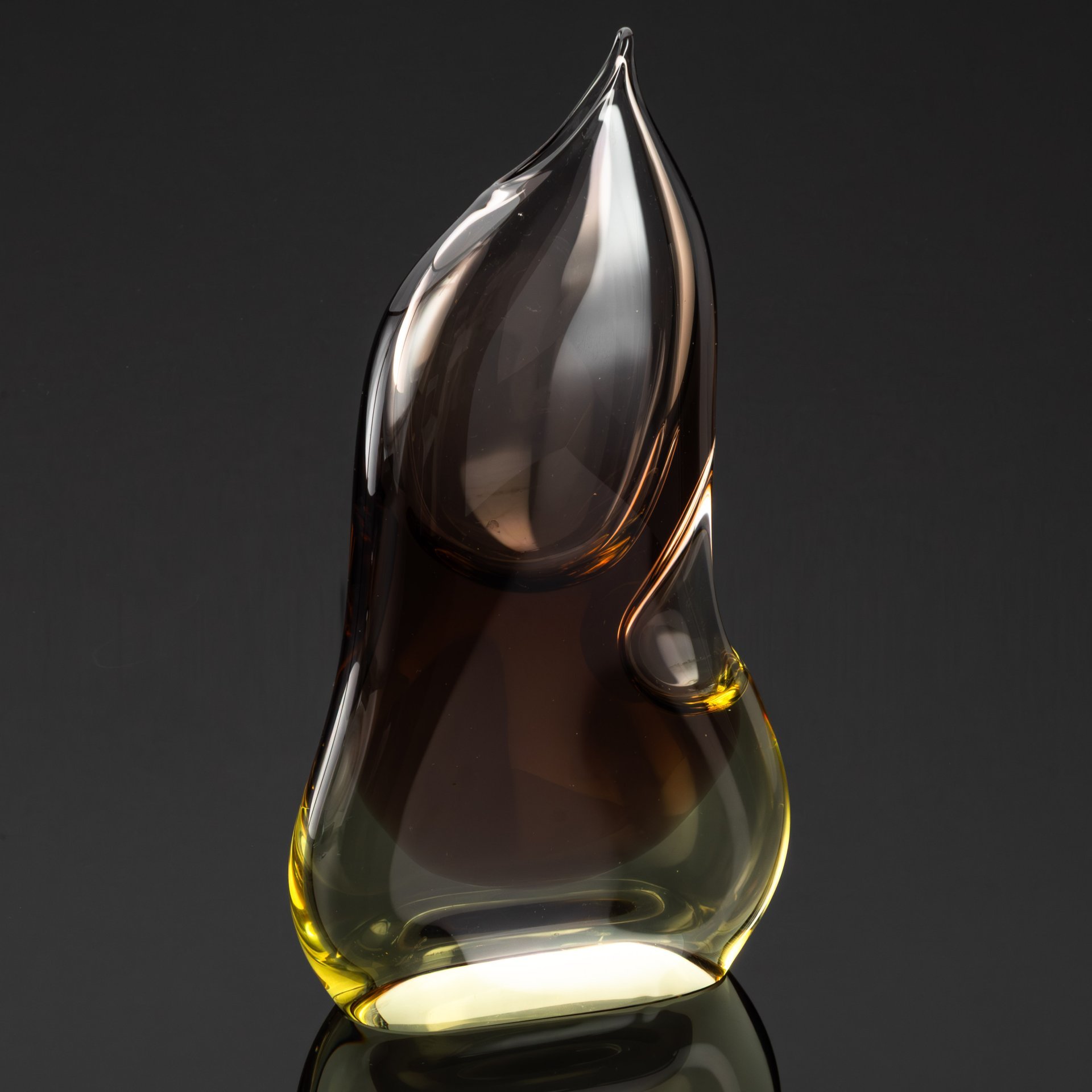 Ваза необычной формы, дизайнер Josef Cvrček, номер модели 70214/27, стекло, техника "Sommerso" (Соммерсо), Zelezny Brod Sklo (Железнобродский стекольный завод), Чехословакия, 1970-1980 гг.