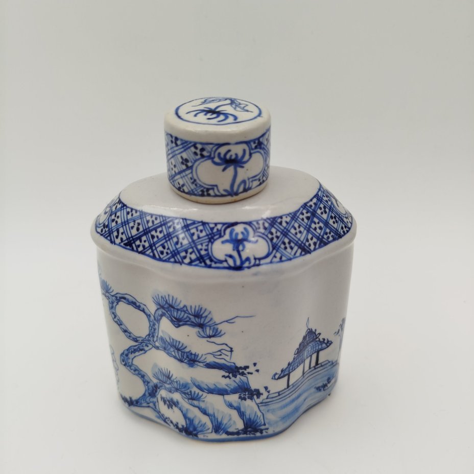 Чайница в восточном стиле с изображением пейзажа