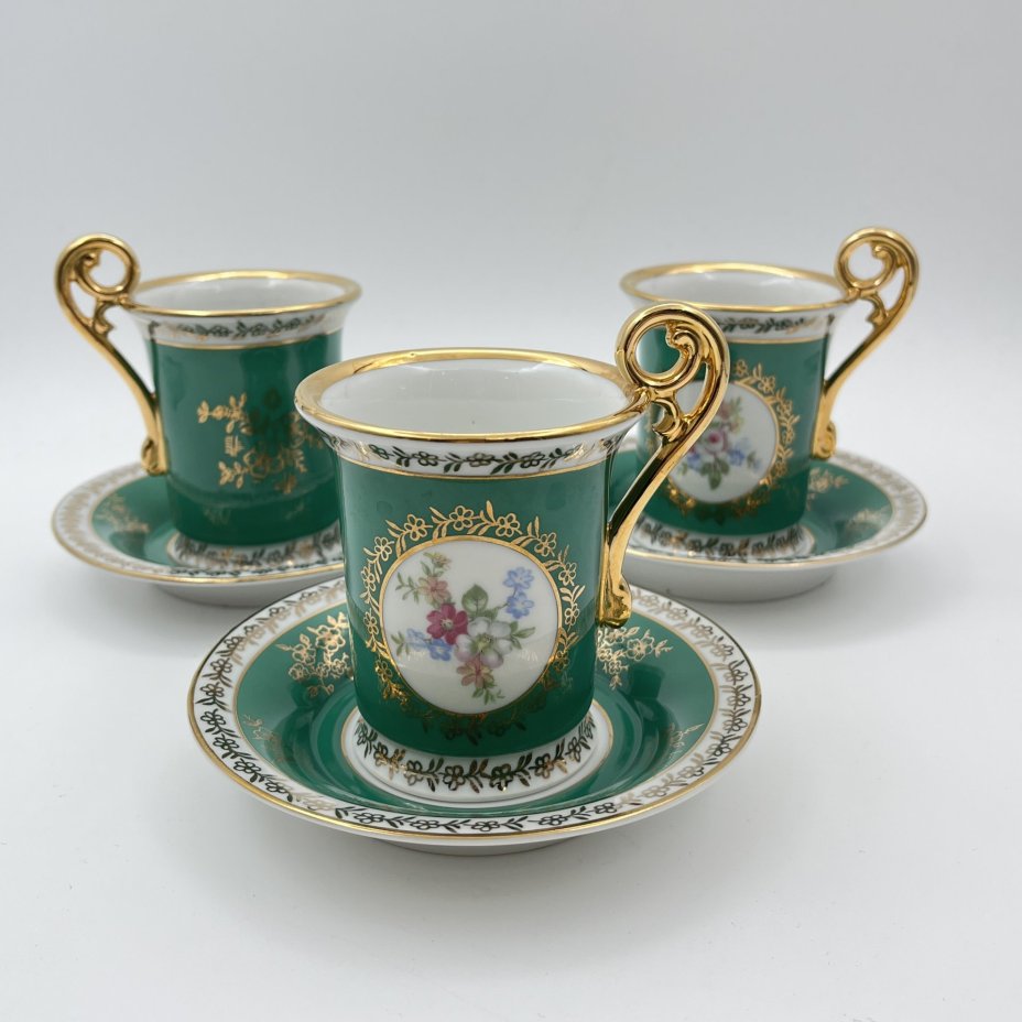 Набор из 3-х чайных  пар зеленого оттенка, украшенные цветочным декором в медальонах, фарфор, крытье, деколь, золочение, Spezial Eisenberg Porzellan (SEP), ГДР, 1973-1976 гг.