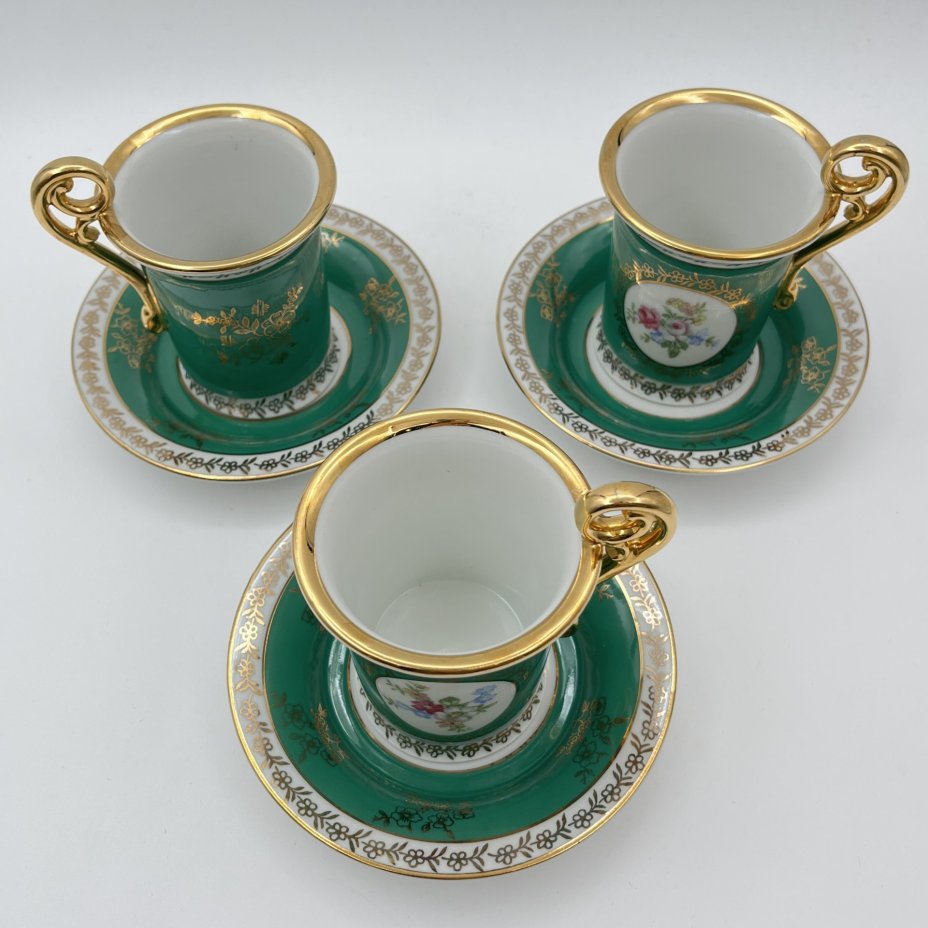 Набор из 3-х чайных  пар зеленого оттенка, украшенные цветочным декором в медальонах, фарфор, крытье, деколь, золочение, Spezial Eisenberg Porzellan (SEP), ГДР, 1973-1976 гг.