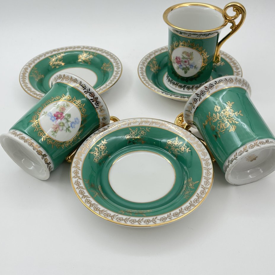 Набор из 3-х чайных  пар зеленого оттенка, украшенные цветочным декором в медальонах, фарфор, крытье, деколь, золочение, Spezial Eisenberg Porzellan (SEP), ГДР, 1973-1976 гг.