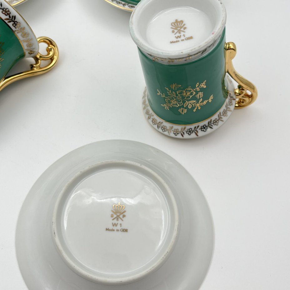 Набор из 3-х чайных  пар зеленого оттенка, украшенные цветочным декором в медальонах, фарфор, крытье, деколь, золочение, Spezial Eisenberg Porzellan (SEP), ГДР, 1973-1976 гг.