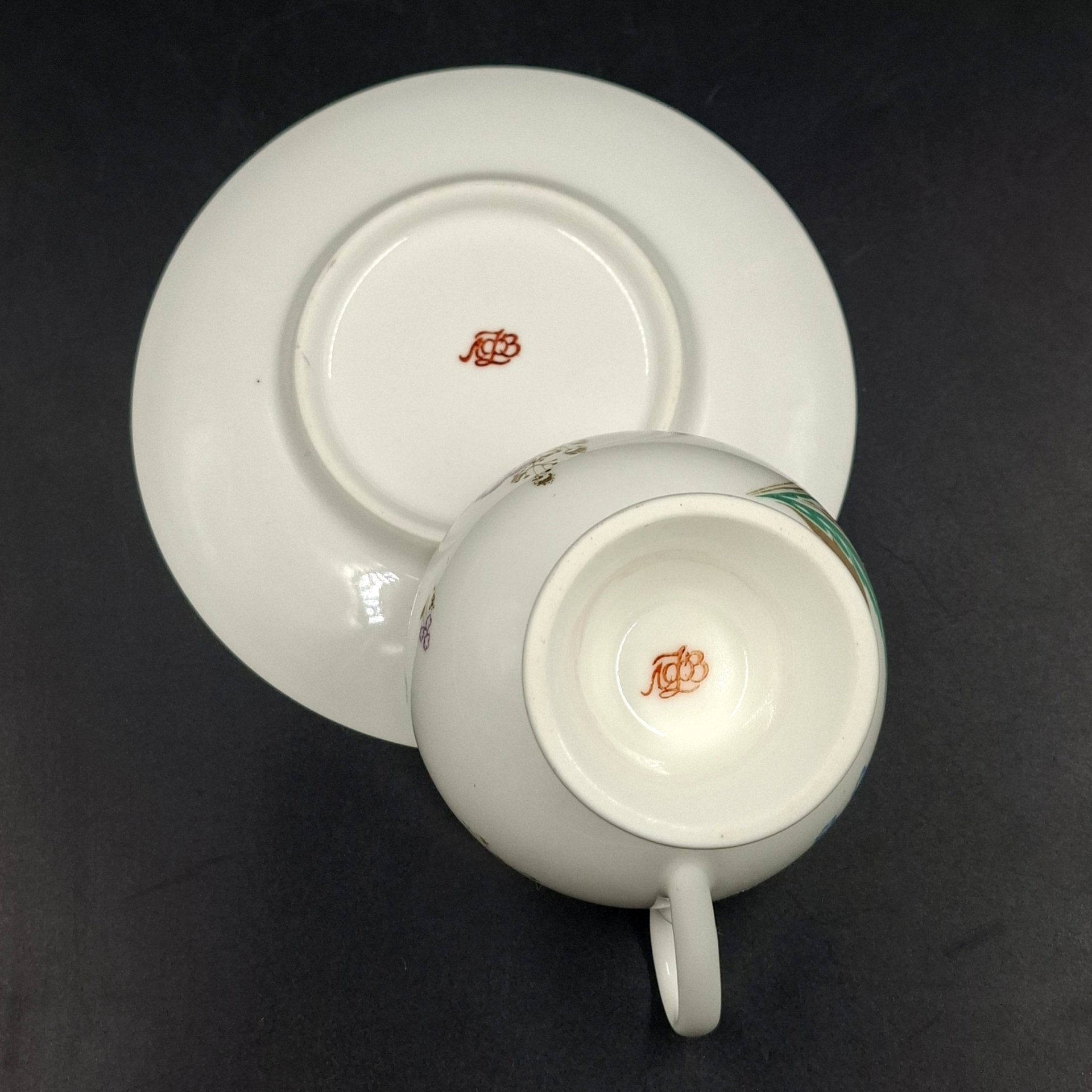 Пара кофейная "Луговые цветы" (форма "Классическая-2", автор Н.П. Славина), фарфор, деколь, золочение, Ленинградский фарфоровый завод (ЛФЗ), СССР, 1992-2001 гг.