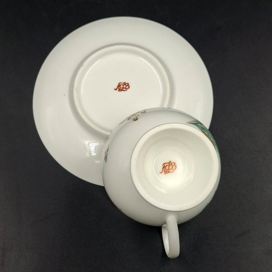 Пара кофейная "Луговые цветы" (форма "Классическая-2", автор Н.П. Славина), фарфор, деколь, золочение, Ленинградский фарфоровый завод (ЛФЗ), СССР, 1992-2001 гг.