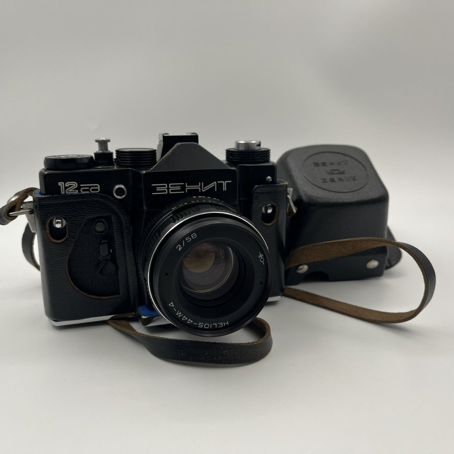 Фотоаппарат пленочный "Зенит-12 СД" с объективом "Гелиос-44М-4" в оригинальном кофре, металл, пластик, Красногорский механический завод (КМЗ), СССР, 1983-1990 гг.