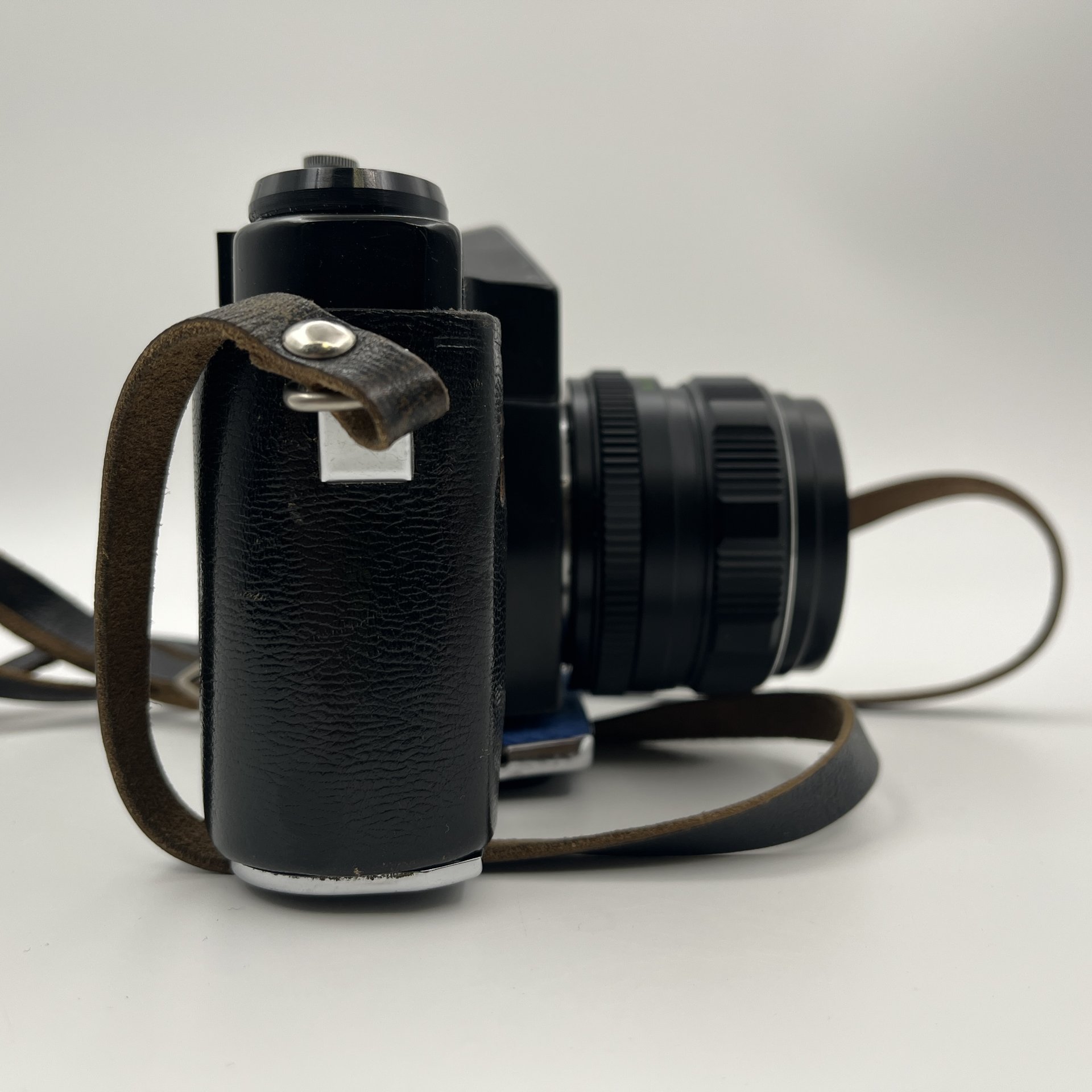 Фотоаппарат пленочный "Зенит-12 СД" с объективом "Гелиос-44М-4" в оригинальном кофре