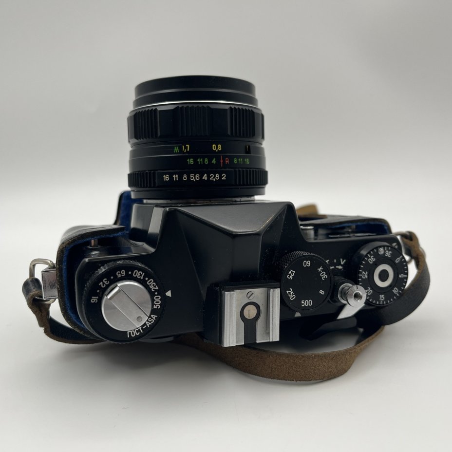 Фотоаппарат пленочный "Зенит-12 СД" с объективом "Гелиос-44М-4" в оригинальном кофре, металл, пластик, Красногорский механический завод (КМЗ), СССР, 1983-1990 гг.