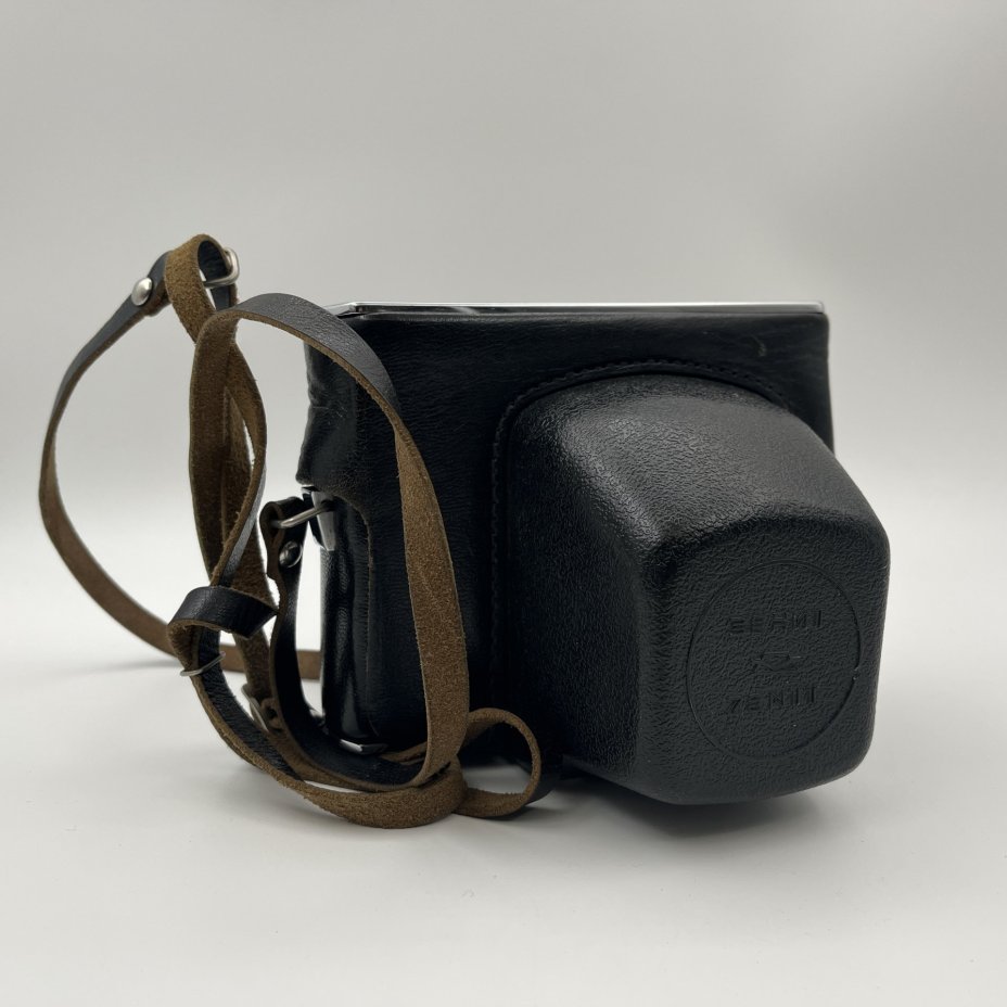 Фотоаппарат пленочный "Зенит-12 СД" с объективом "Гелиос-44М-4" в оригинальном кофре, металл, пластик, Красногорский механический завод (КМЗ), СССР, 1983-1990 гг.