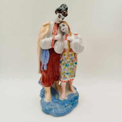 Статуэтка "Майская ночь", скульптор О.Л. Жникруп, фарфор, роспись, золочение, Полонский завод художественной керамики (Полонное ЗХК), СССР, 1956-1972 гг.