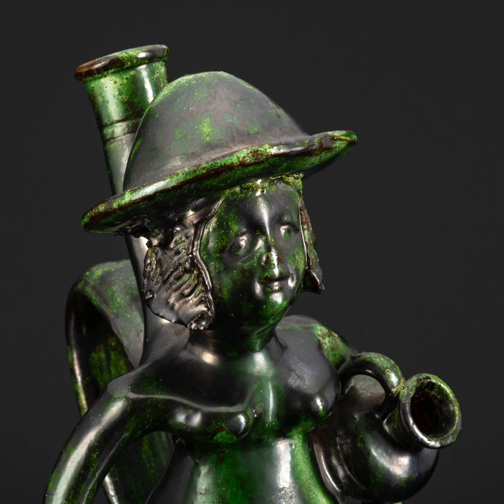 Бутылка (сосуд) "Девушка с кувшином", автор José Franco