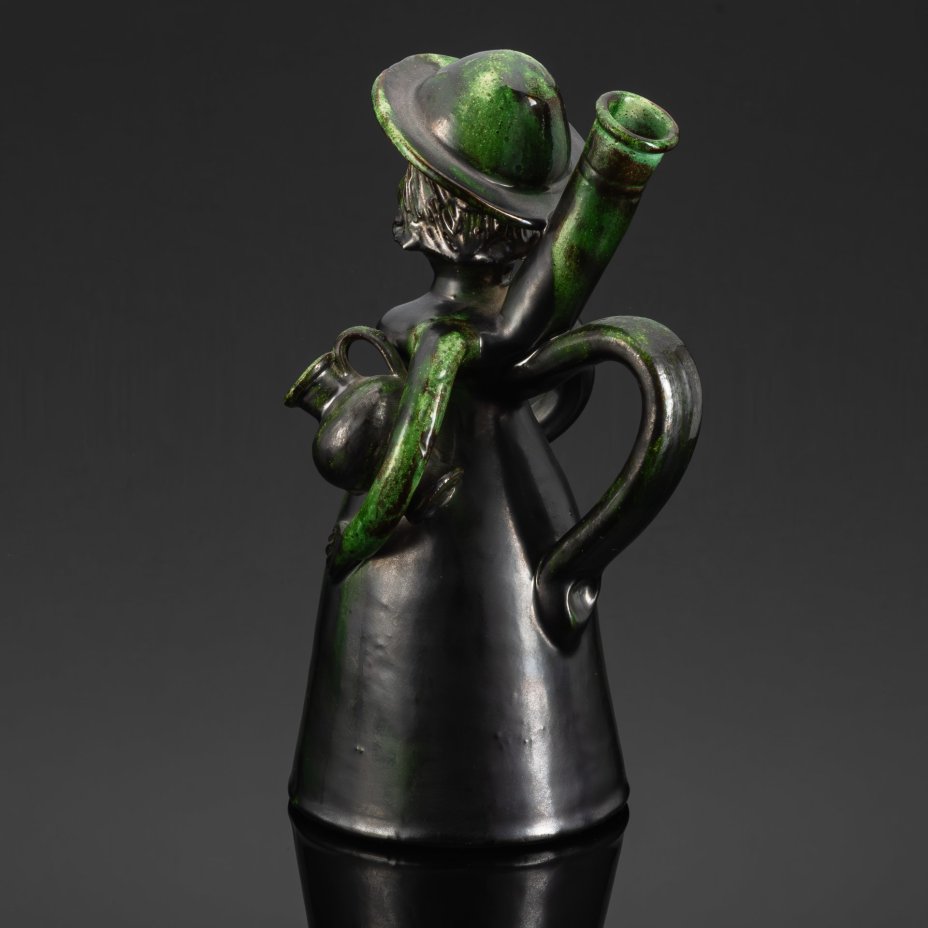 Бутылка (сосуд) "Девушка с кувшином", автор José Franco