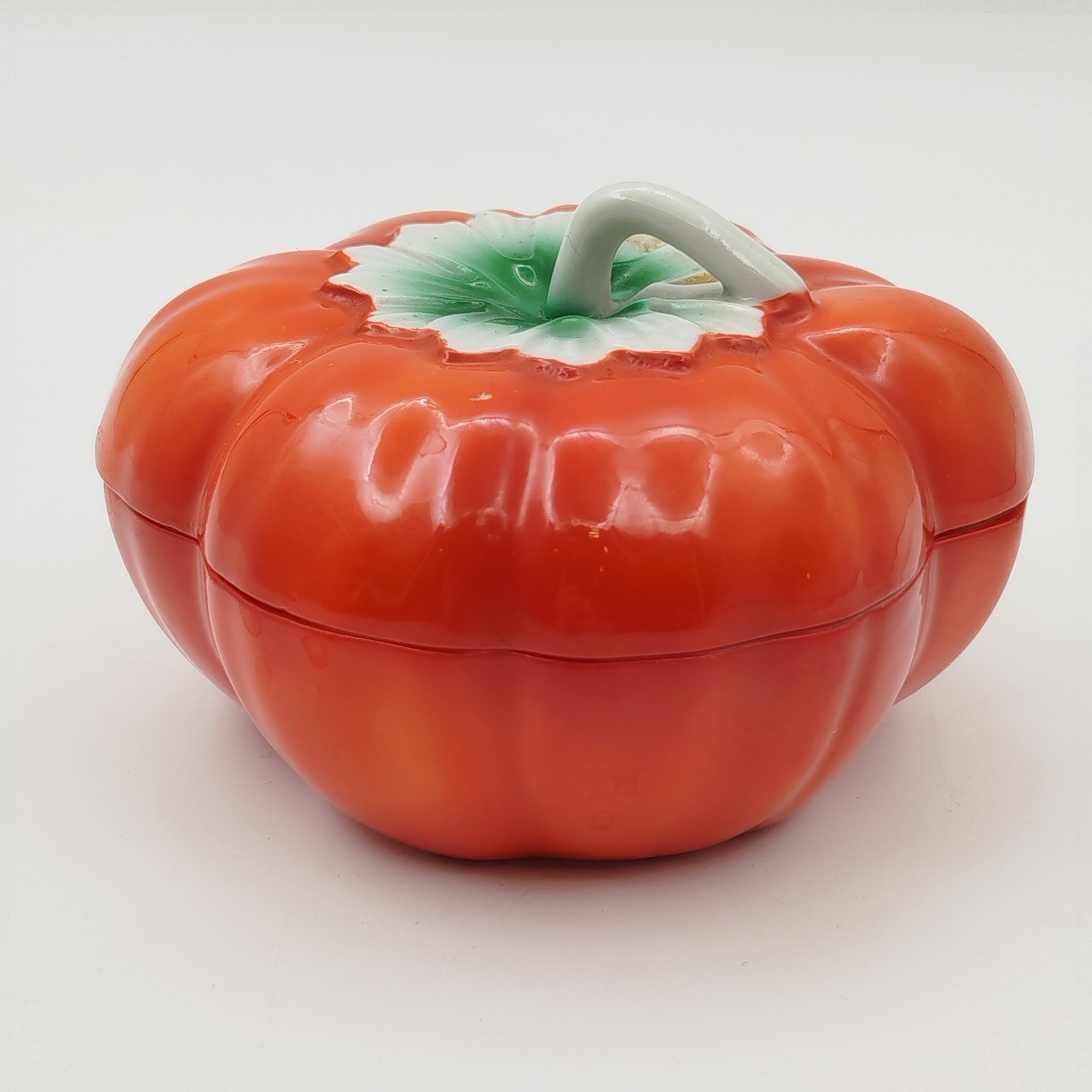 Маслёнка "Помидор", фарфор, крытьё, аэрография, Дмитровский фарфоровый завод (ДФЗ Вербилки), СССР, 1954-1965 гг.