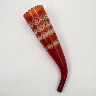 Кубок для вина ("Рог изобилия") красного цвета с геометрическим декором, стекло, нацвет, резьба, СССР, 1970-1990 гг.