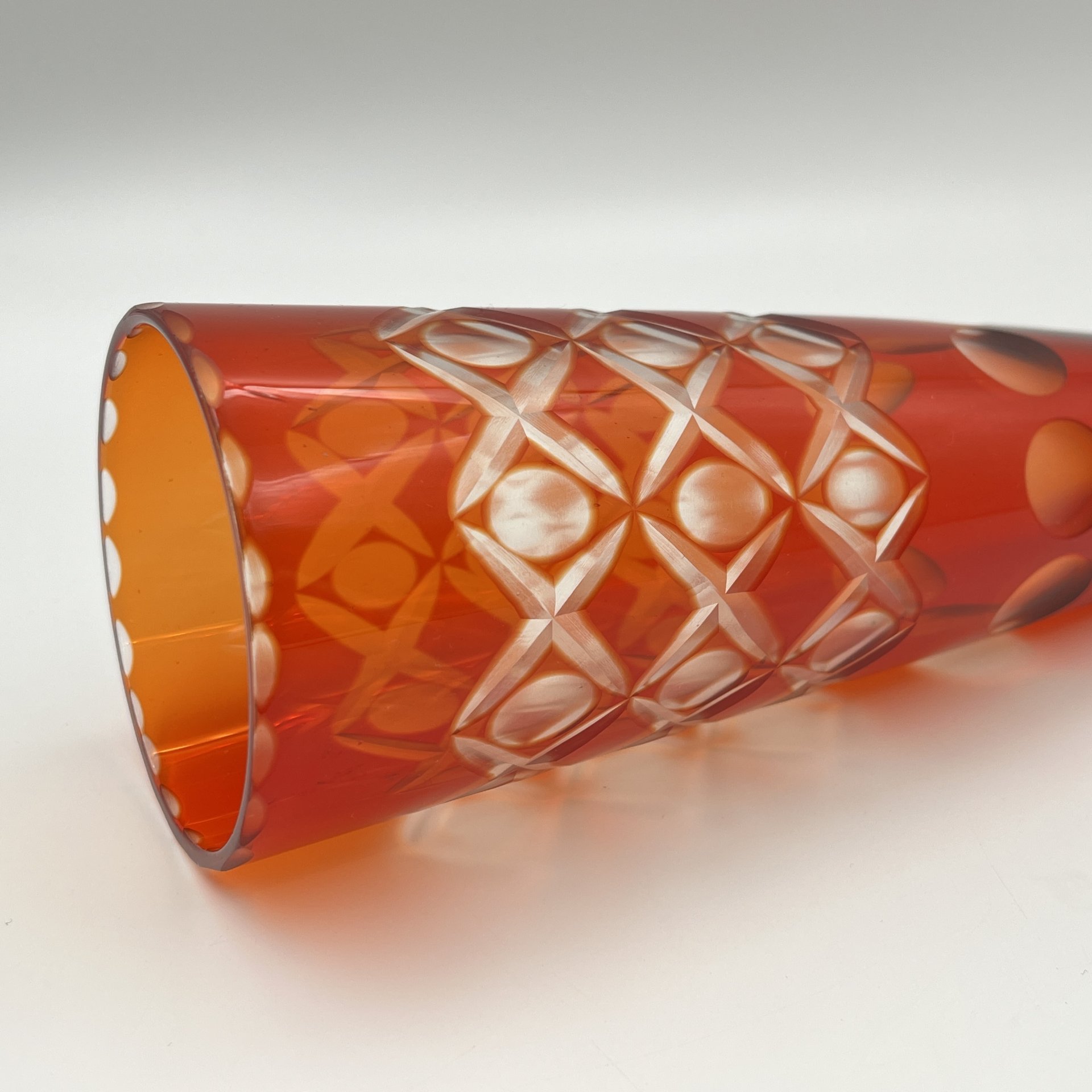 Кубок для вина ("Рог изобилия") красного цвета с геометрическим декором, стекло, нацвет, резьба, СССР, 1970-1990 гг.