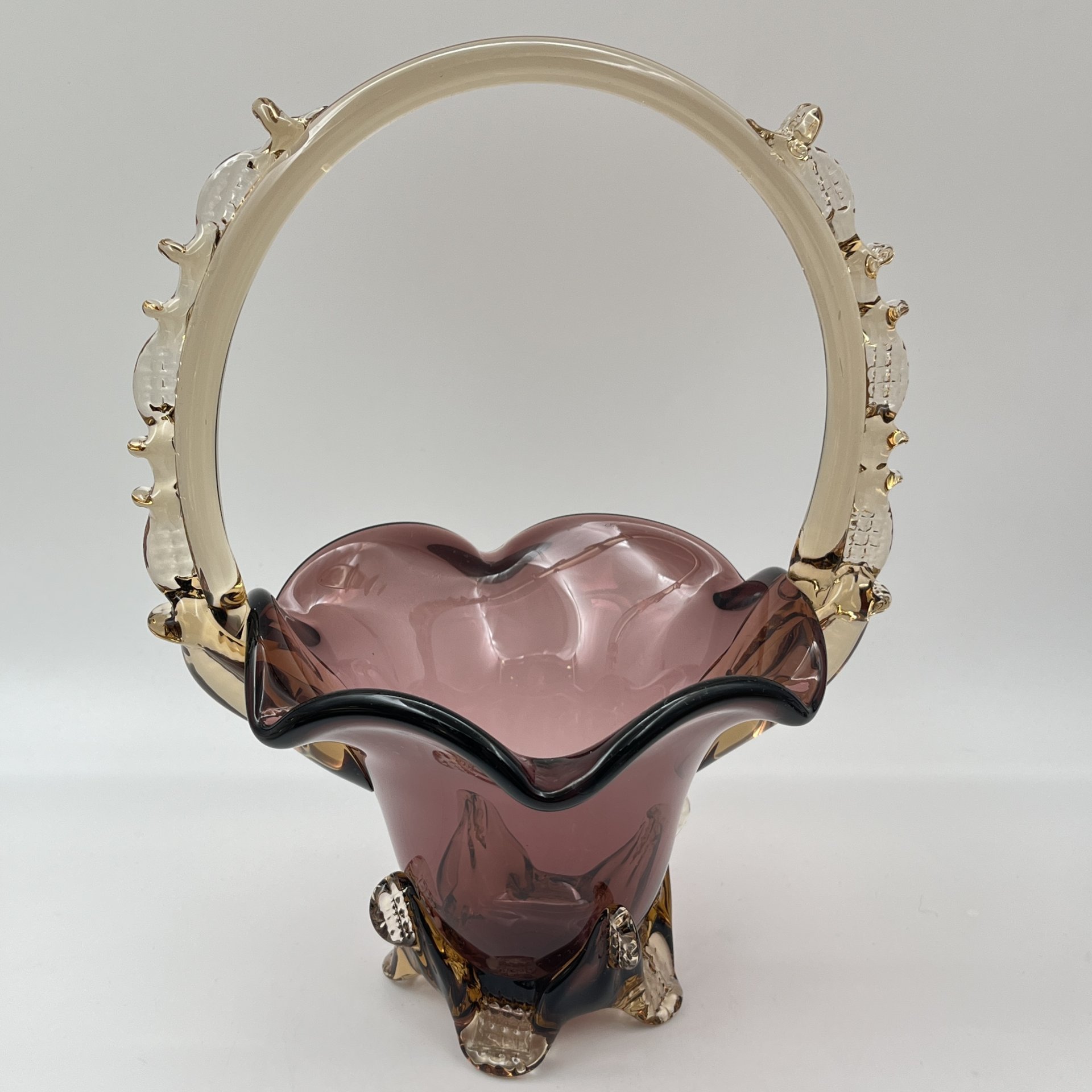 Ваза в форме корзиночки, цветное стекло, гутная техника, Восточная Европа, 1970-1990 гг.