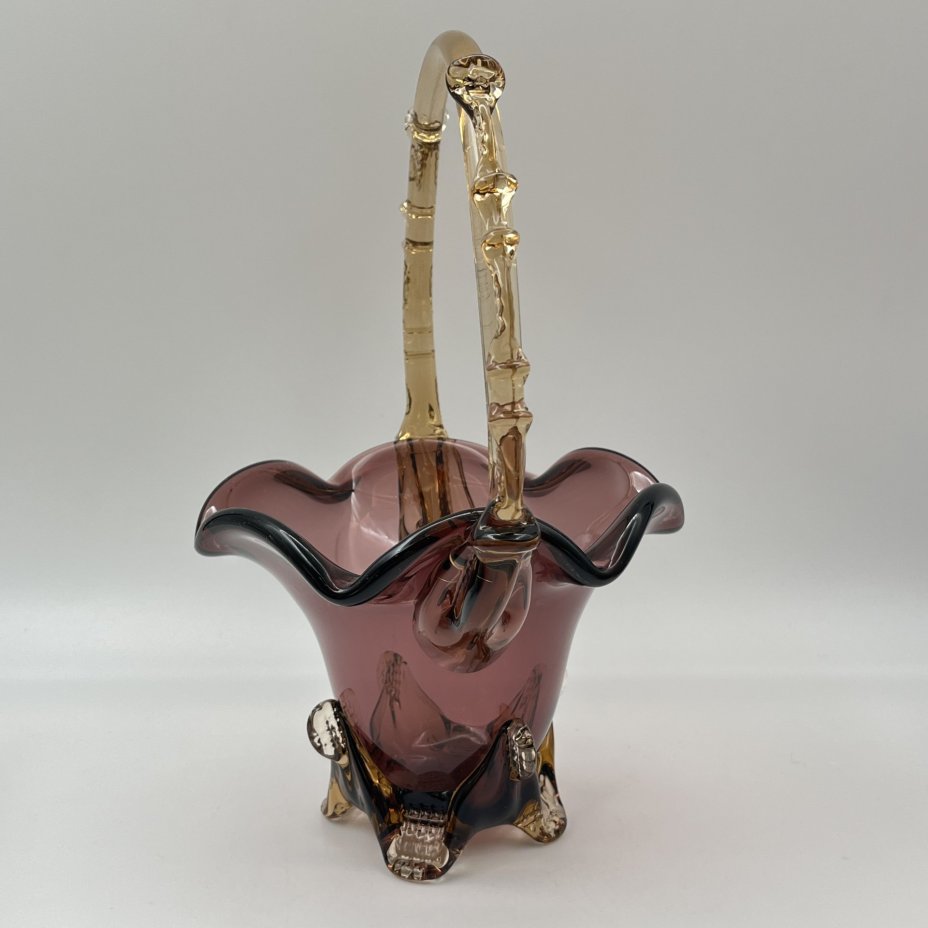 Ваза в форме корзиночки