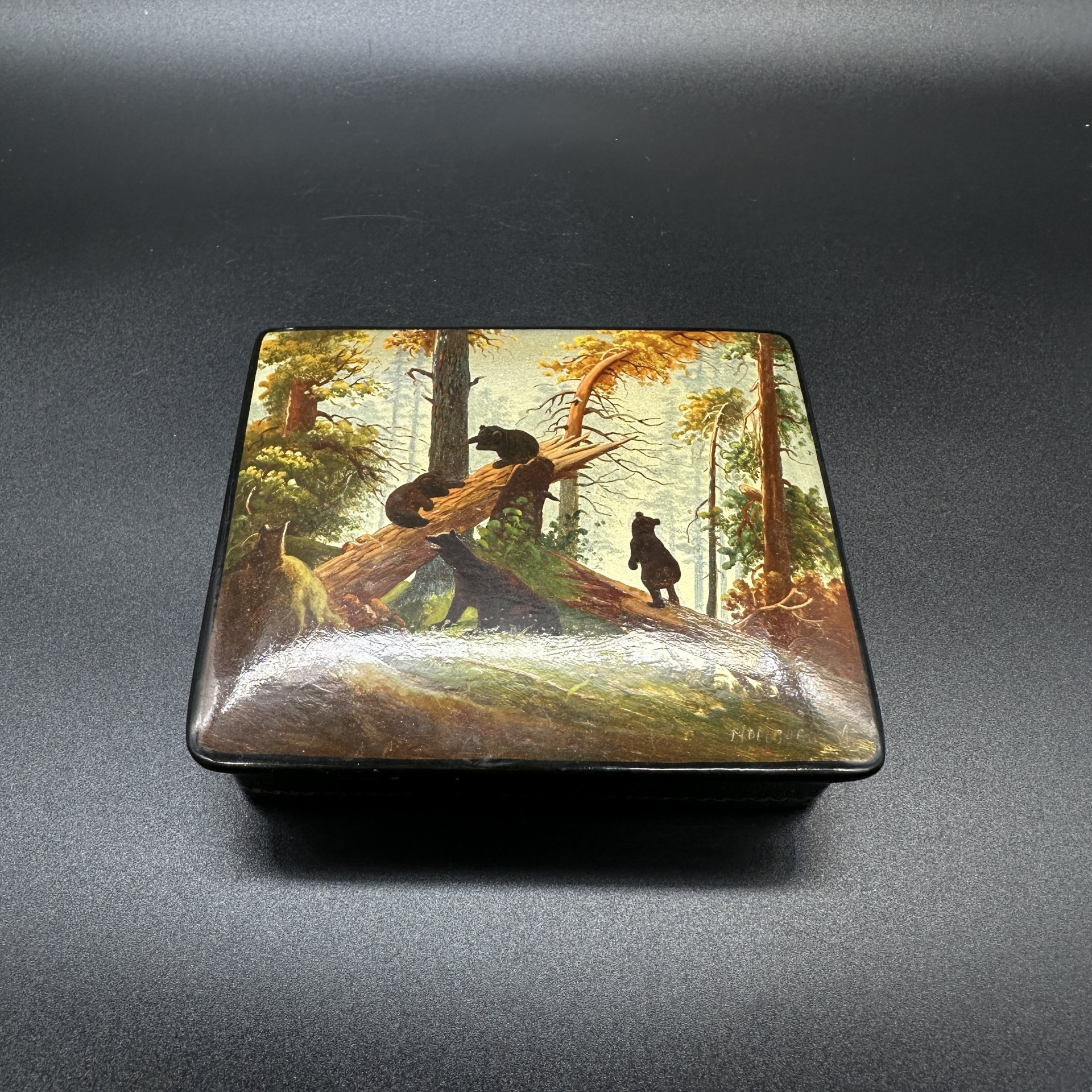 Шкатулка лаковая "Утро в сосновом лесу", художник А.Морозова, папье-маше, роспись, лак, Федоскинская фабрика миниатюрной живописи (Федоскино), СССР, 1950-1960 гг., Федоскинская фабрика миниатюрной живописи (Федоскино)