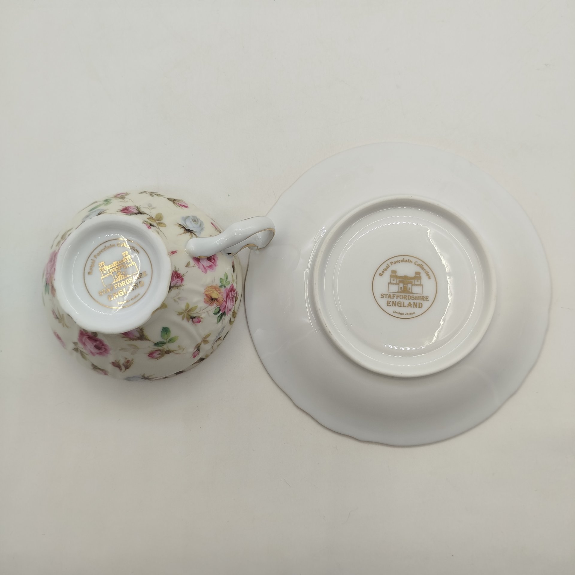Чайный набор тет-а-тет с цветочным декором, royal Porcelain Collection Staffordshire, фарфор, крытье, деколь, золочение, Великобритания, 1990-2010 гг.