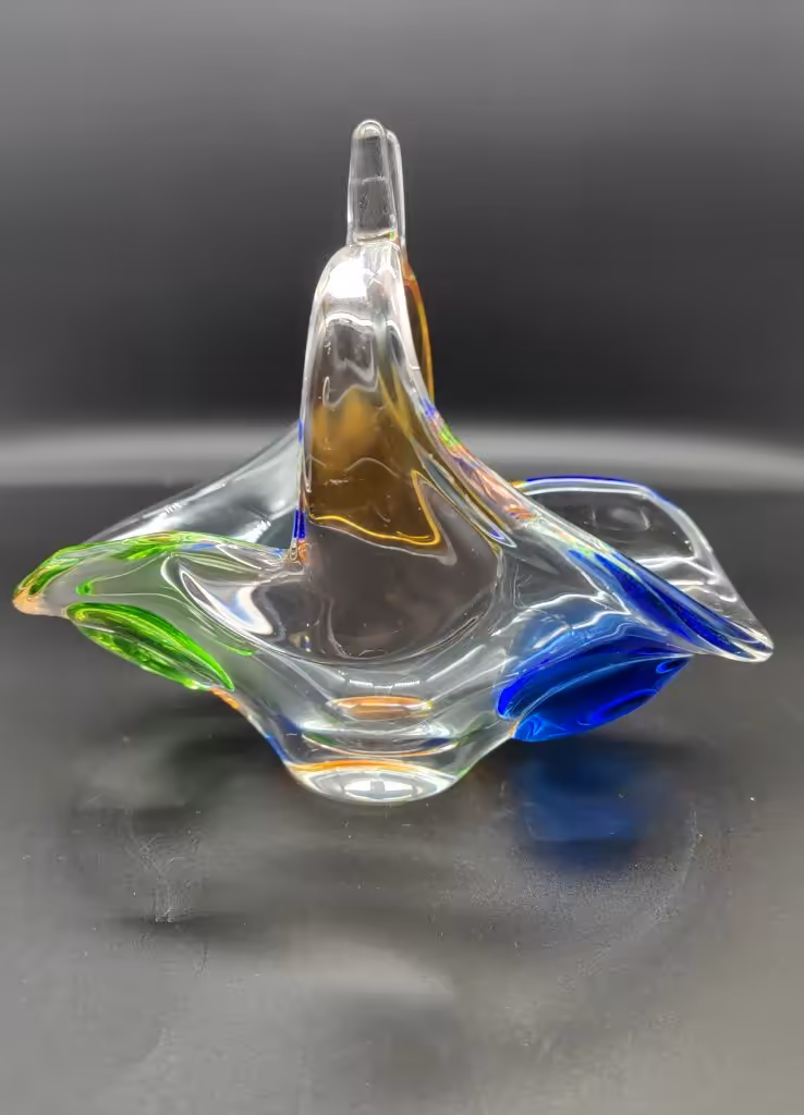 Ваза (конфетница) фантазийной формы из серии "Рапсодия". Автор Frantisek Zemek, Mstisov Glassworks (Стекольный завод в Мстишов)
