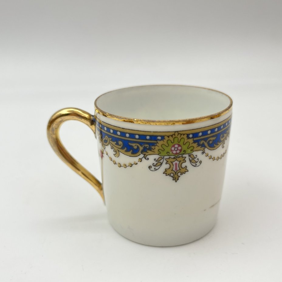 Чашка кофейная, украшенная растительным декором, форма "Литрон", Limoges Elte', фарфор, деколь, золочение, Франция, 1920-1940 гг.