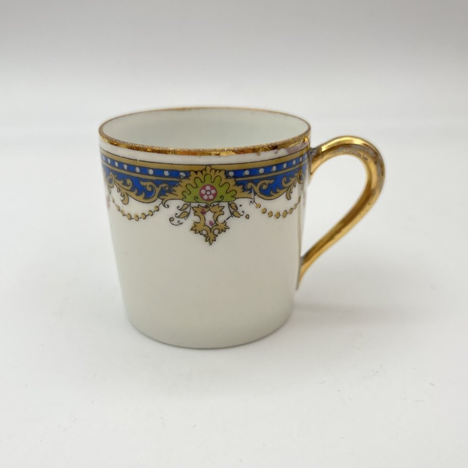 Чашка кофейная, украшенная растительным декором, форма "Литрон", Limoges Elte', фарфор, деколь, золочение, Франция, 1920-1940 гг.