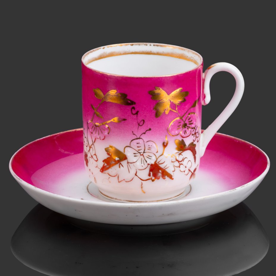 Чайная пара малинового цвета с цветочным декором, фарфор, крытье, золочение, Фарфоровая фабрика Гарднера, Российская империя, 1870-1890 гг.