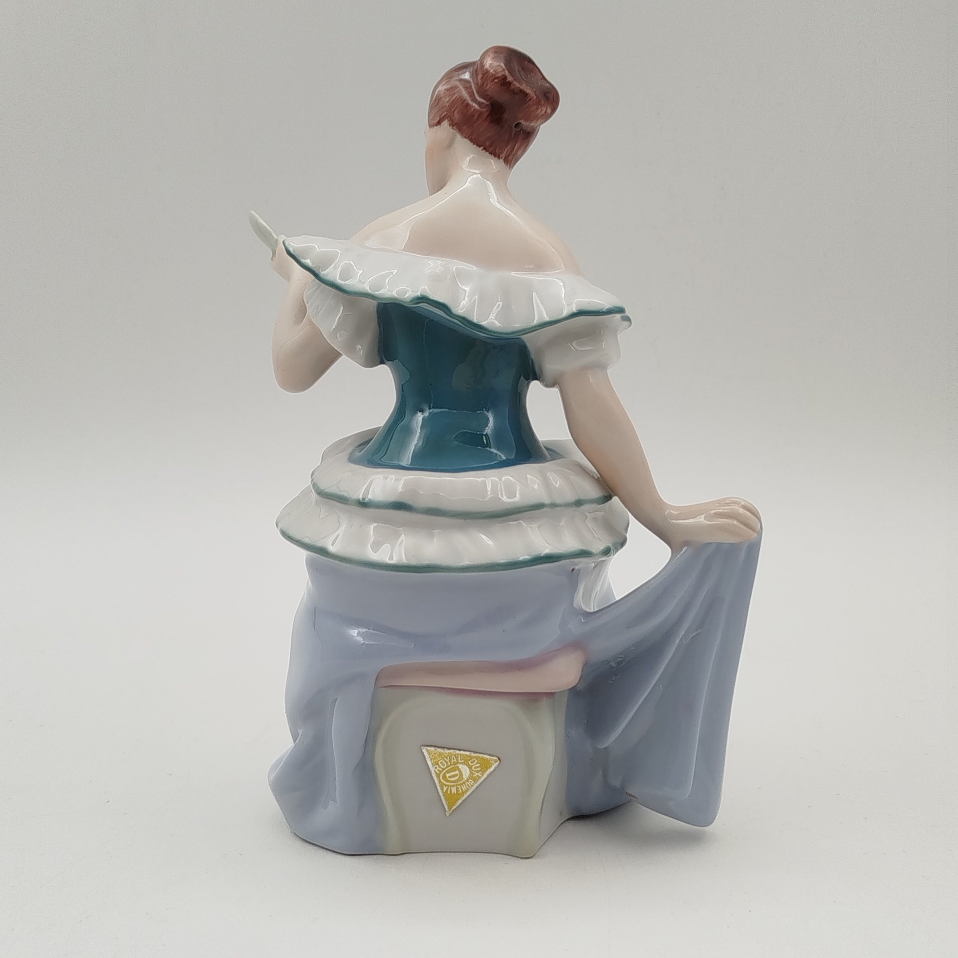 Статуэтка "Девушка с зеркалом", фарфор, роспись, Royal Dux, Чехословакия, 1930-1945 гг.