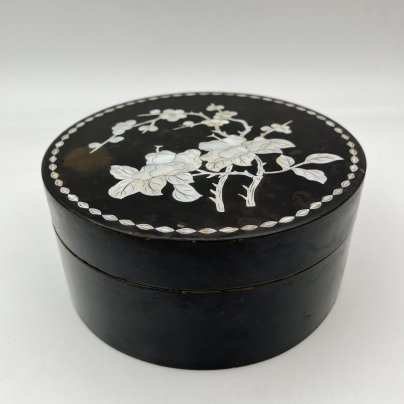 Шкатулка круглой формы с цветочным декором, папье-маше, лак, перламутр, Азия, 1950-1980 гг.