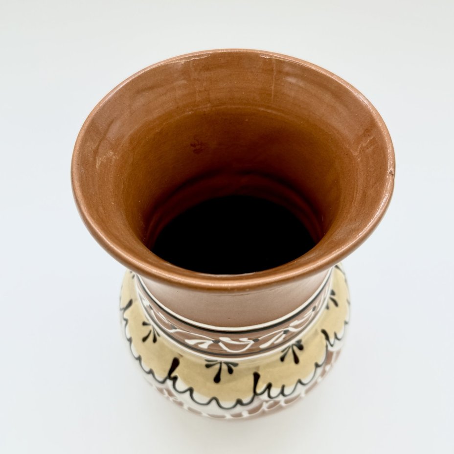 Крынка, украшенная флоральным декором, глина, поливы, роспись, СССР, 1960-1980 гг.