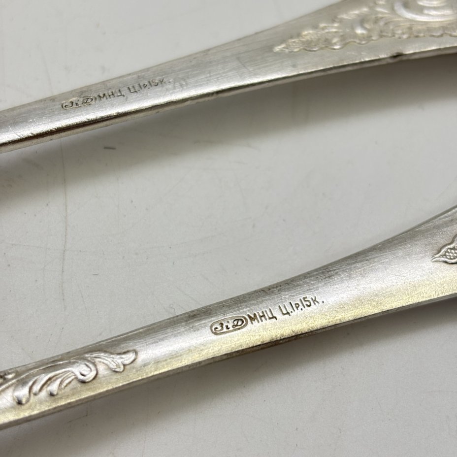 Набор из 6-ти столовых ложек, украшенных растительным декором, мНЦ (медь-никель-цинк), серебрение, Киевский завод столовых приборов и посуды им. Дзержинского (ЗiД, ЗиД), СССР, 1970-1990 гг.