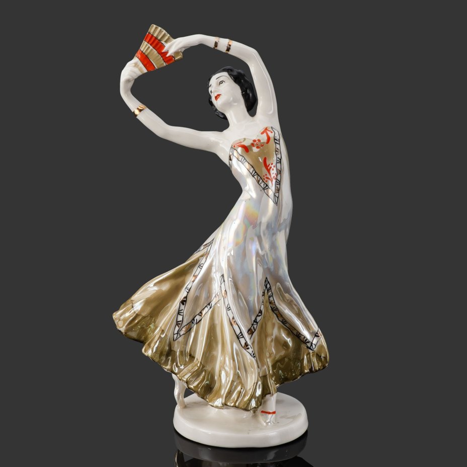 Статуэтка "Балерина Стуколкина Н.М." ("Испанский танец"), скульптор Сычев В.И., фарфор, роспись, люстр, золочение, Ленинградский завод фарфоровых изделий (ЛЗФИ), СССР, 1956-1967 гг.