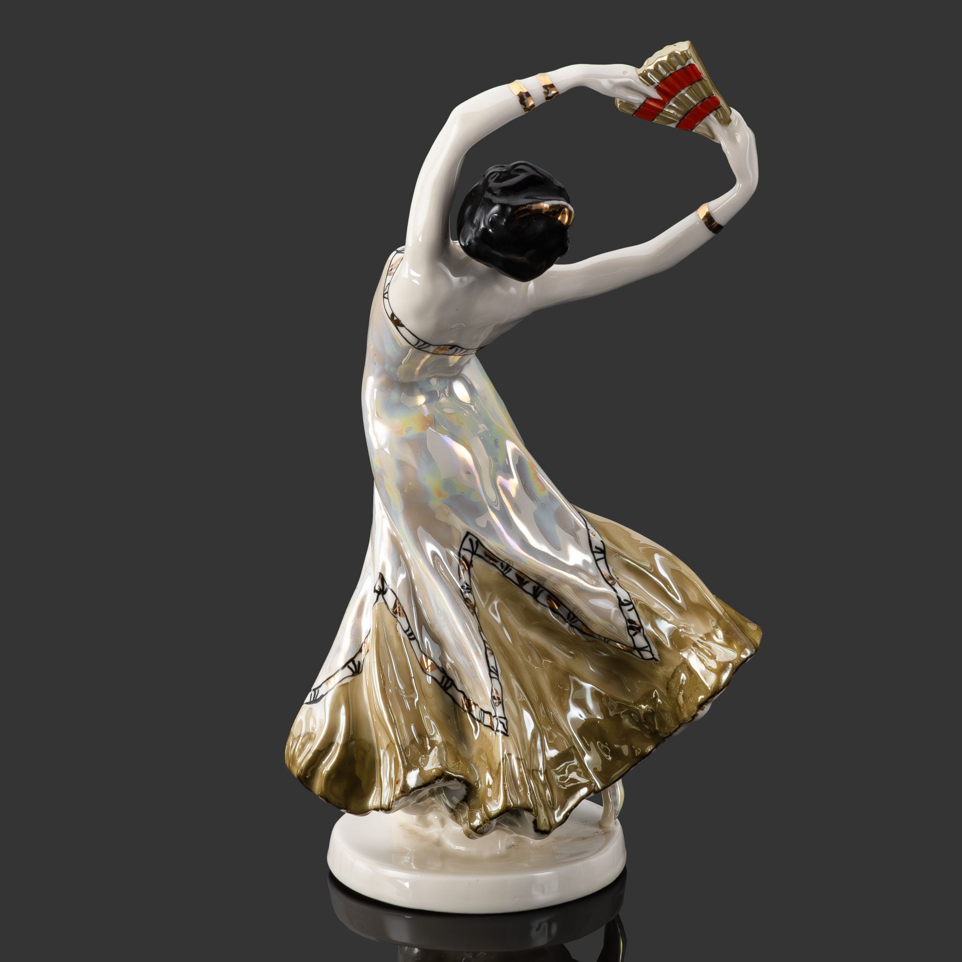 Статуэтка "Балерина Стуколкина Н.М." ("Испанский танец"), скульптор Сычев В.И., фарфор, роспись, люстр, золочение, Ленинградский завод фарфоровых изделий (ЛЗФИ), СССР, 1956-1967 гг.