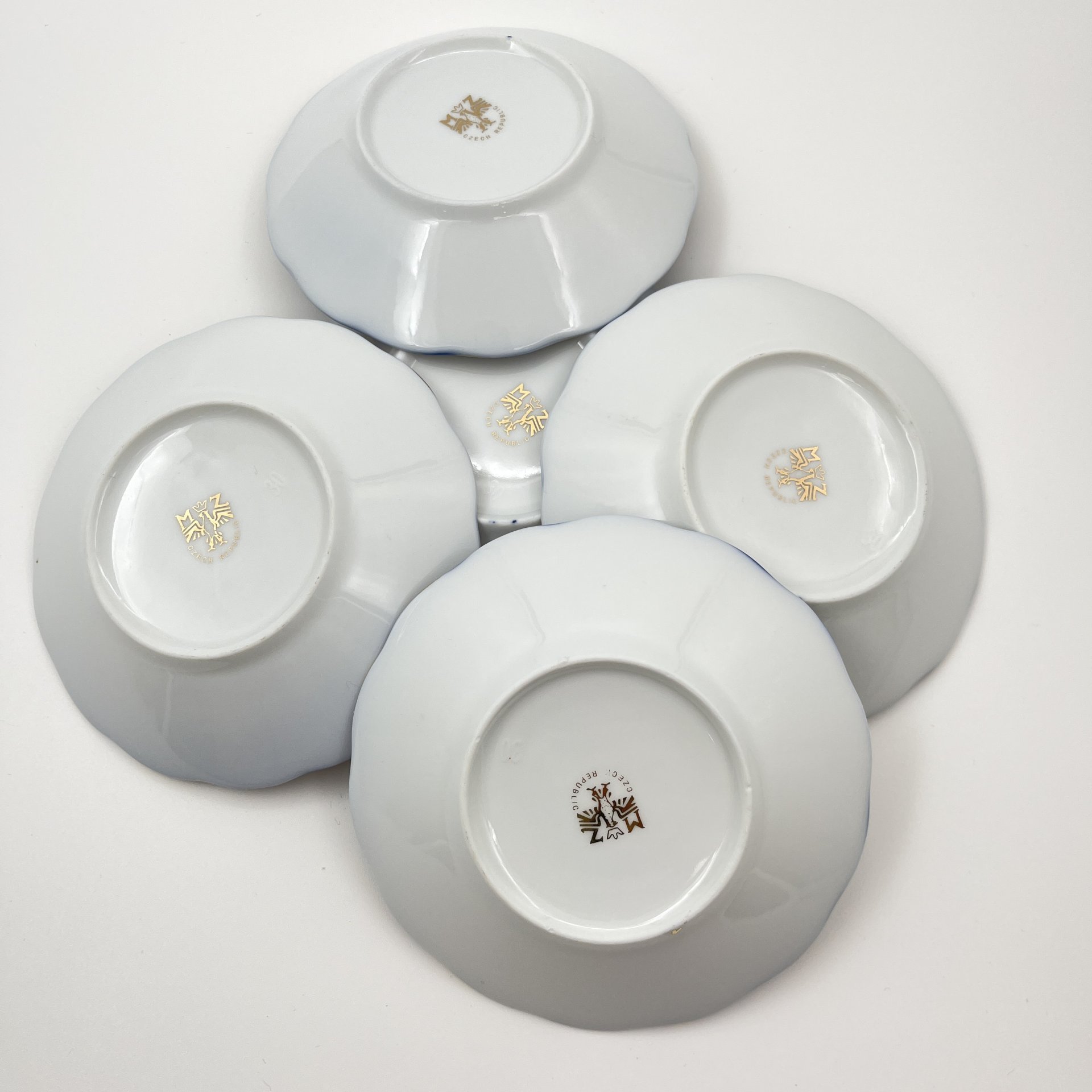 Набор блюдец из сервиза "Мадонна" на 5 персон с кантом кобальтового цвета, фарфор, крытье, деколь, золочение, Moritz Zdekauer (MZ), Чехия, 1991-2010 гг.