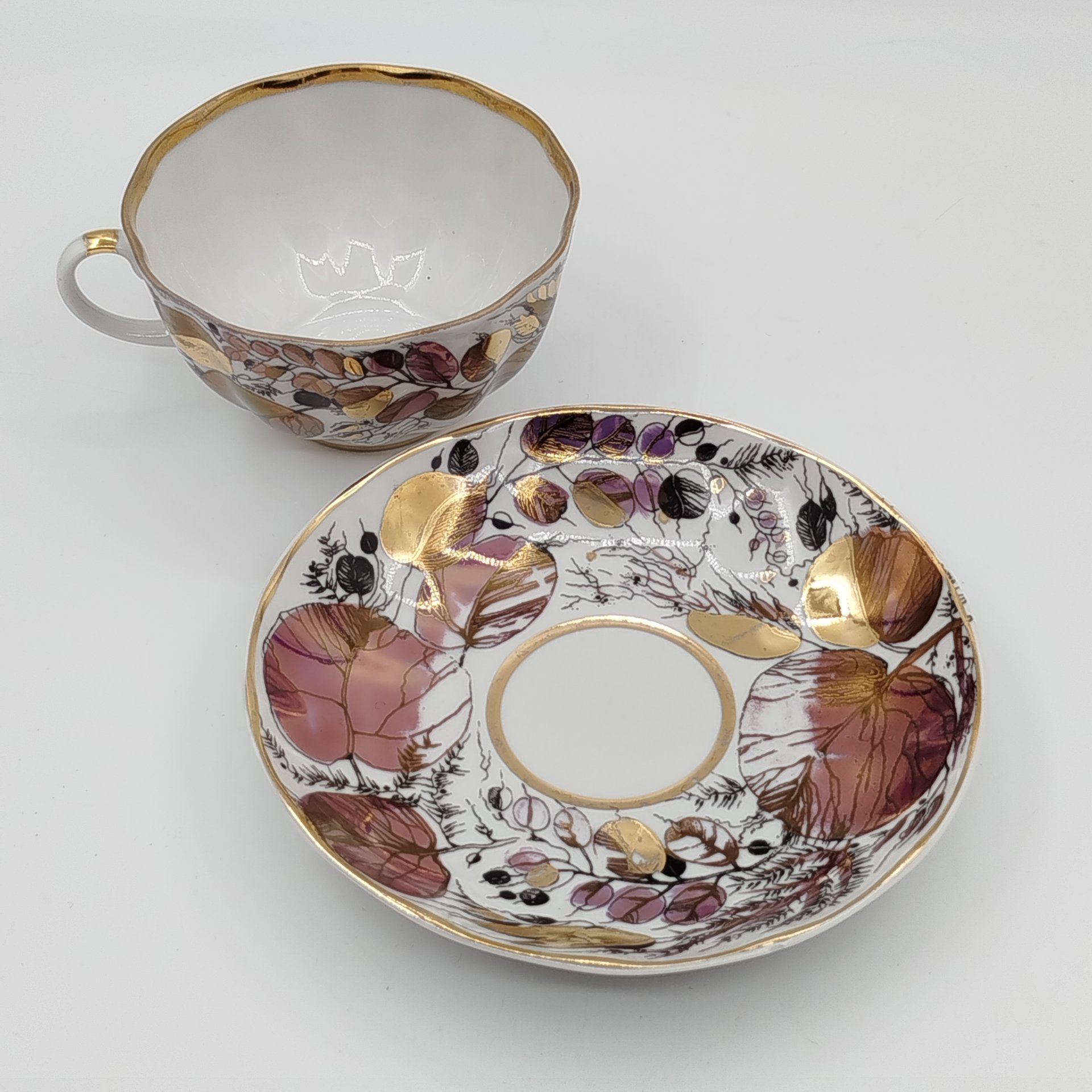 Чайная пара "Золотая осень" в розовом цвете, форма "Тюльпан", автор формы С.Е. Яковлева, автор росписи Н.П. Славина, Ленинградский фарфоровый завод (ЛФЗ)