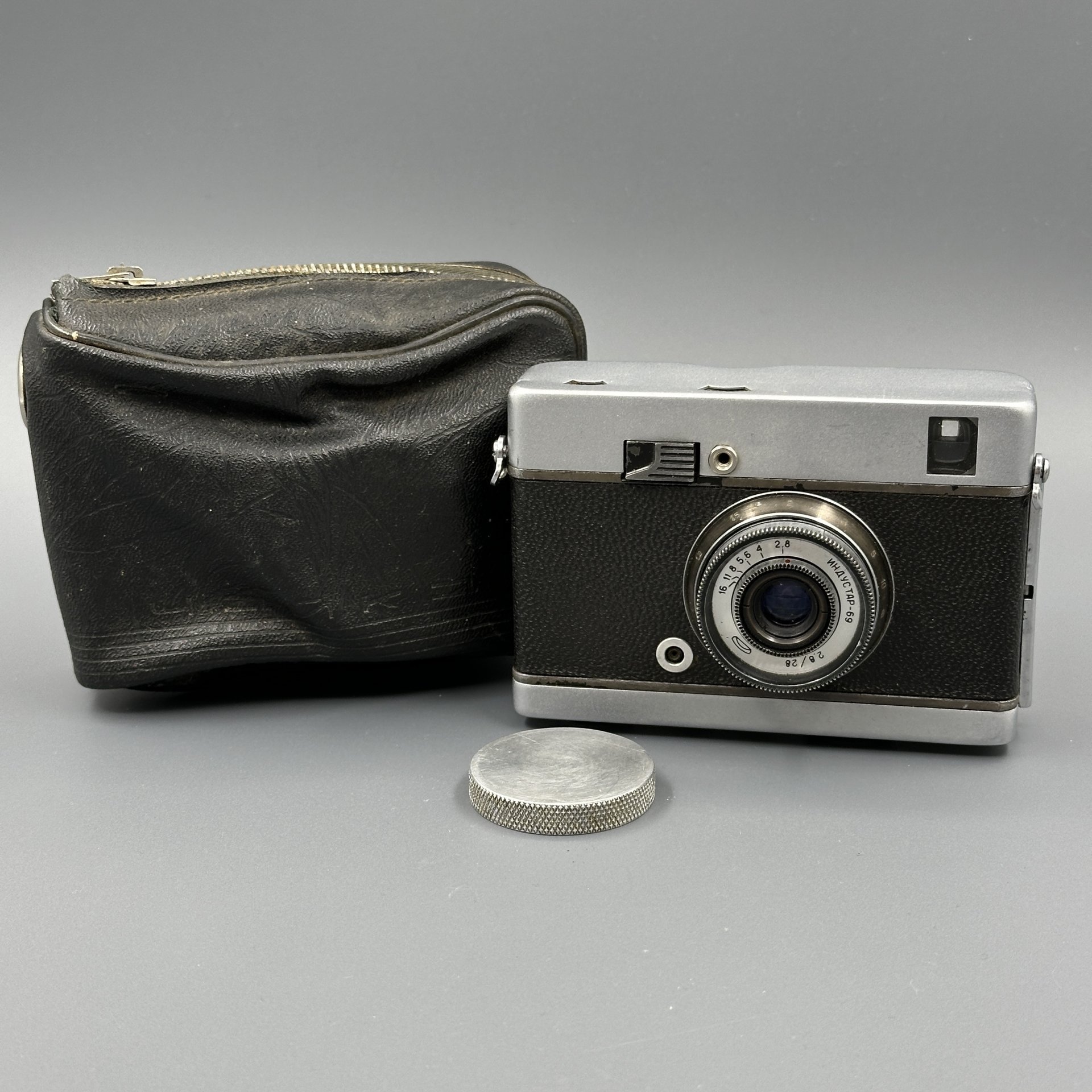 Фотоаппарат пленочный "Чайка-2" с объективом "Индустар-69" 2.8/28, в оригинальном чехле, Минский механический завод им. С.И. Вавилова  (БелОМО)