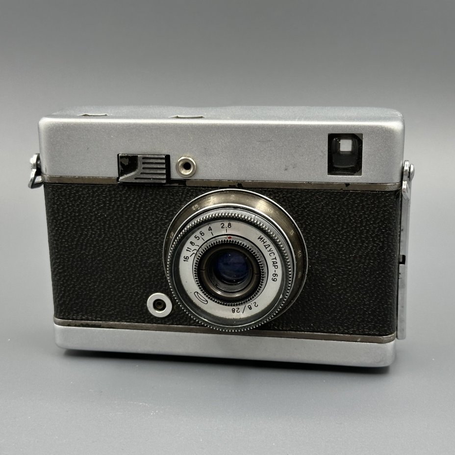 Фотоаппарат пленочный "Чайка-2" с объективом "Индустар-69" 2.8/28, в оригинальном чехле, Минский механический завод им. С.И. Вавилова  (БелОМО)