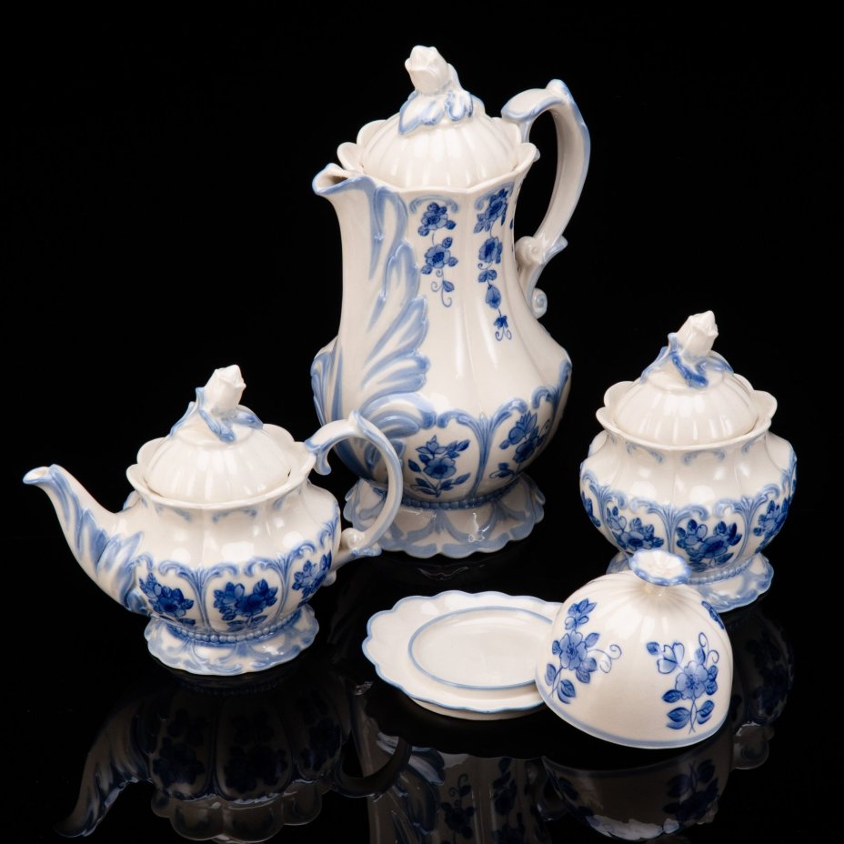 Набор чайный с растительным декором (чайник доливной, чайник заварочный, сахарница, масленка), фаянс, роспись, Кооператив «Глазурь», г. Ленинград, СССР, 1988-1998 гг.