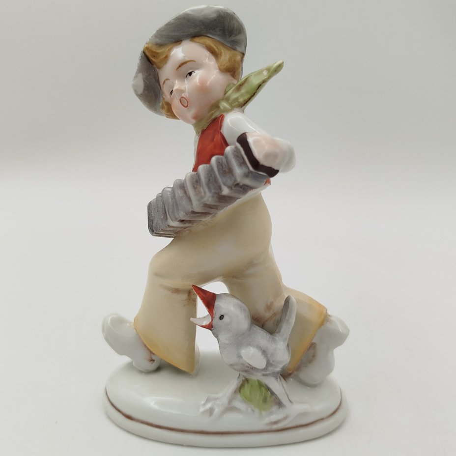 Статуэтка "Мальчик с птичкой", фарфор, роспись, Германия, 1940-1950 гг.