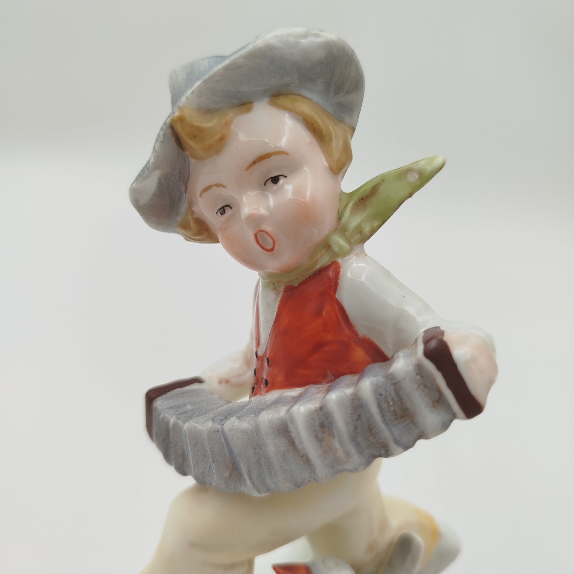 Статуэтка "Мальчик с птичкой", фарфор, роспись, Германия, 1940-1950 гг.
