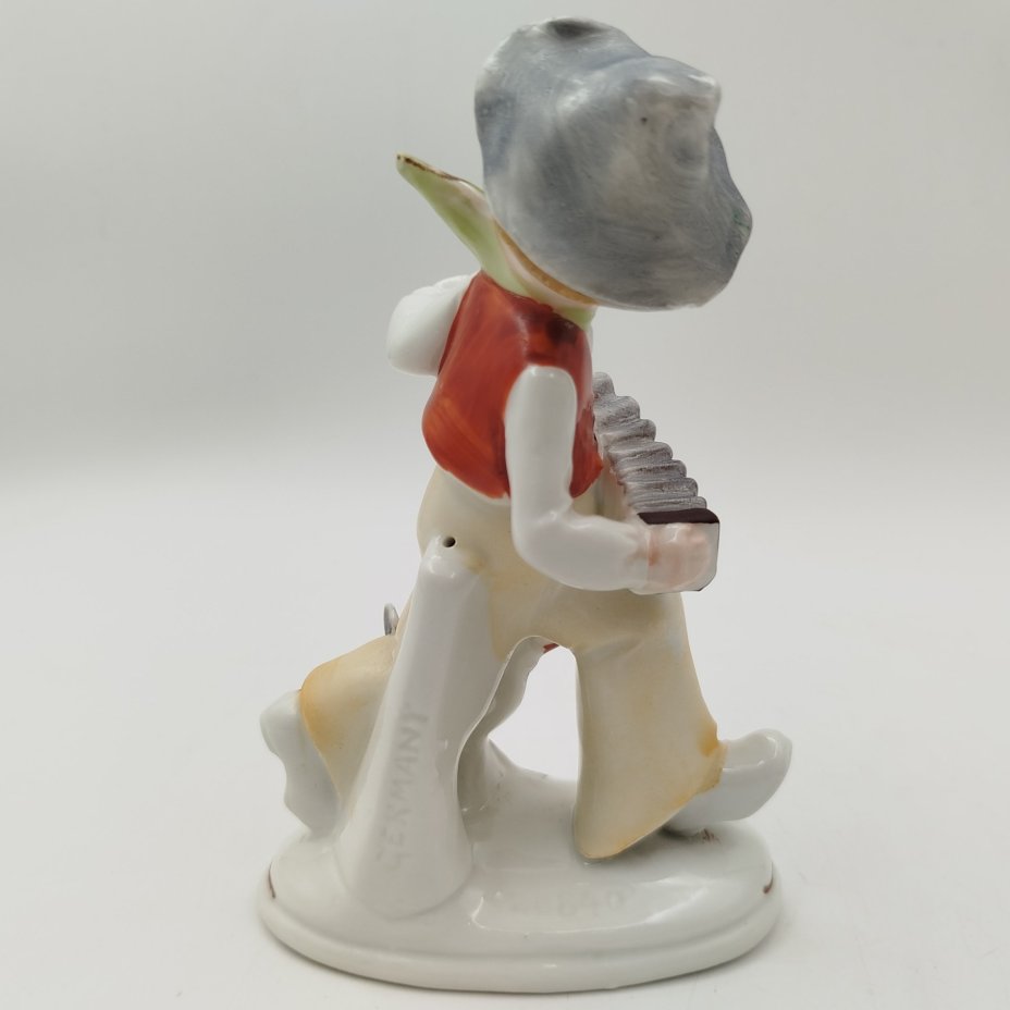 Статуэтка "Мальчик с птичкой", фарфор, роспись, Германия, 1940-1950 гг.