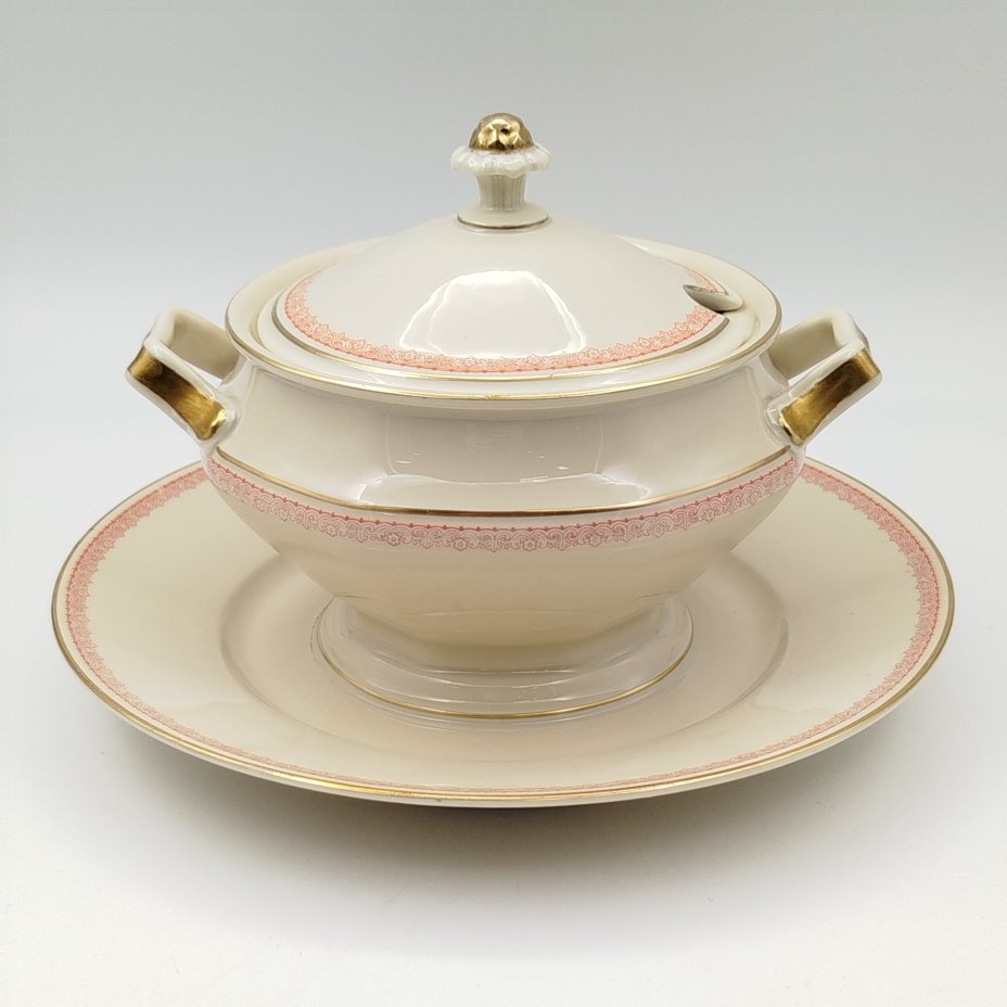 Соусник, украшенный растительным орнаментом, фарфор, деколь, золочение, Rosenthal (Розенталь), Германия, 1940-1941 гг., Rosenthal (Розенталь)
