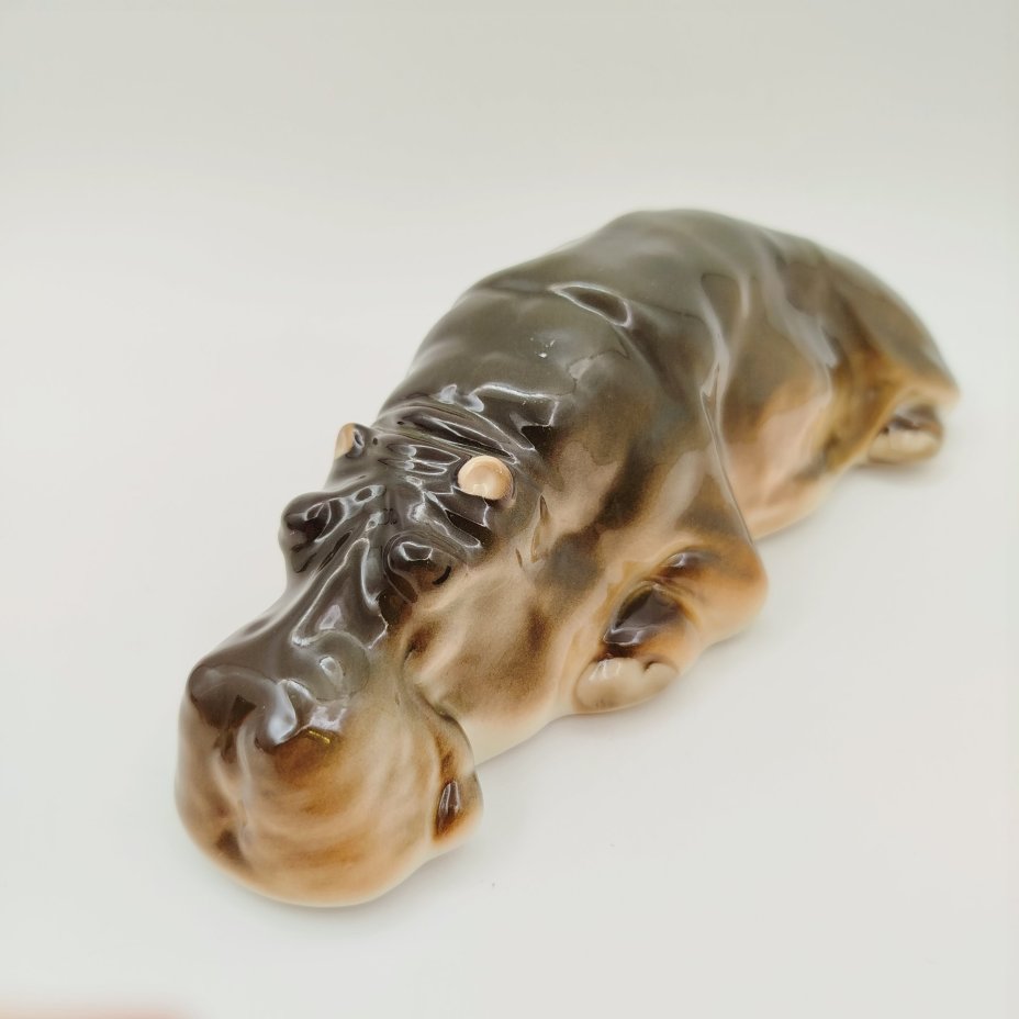 Статуэтка "Бегемот лежащий", фарфор, аэрография, Ленинградский фарфоровый завод (ЛФЗ), СССР, 1970-1991 гг.