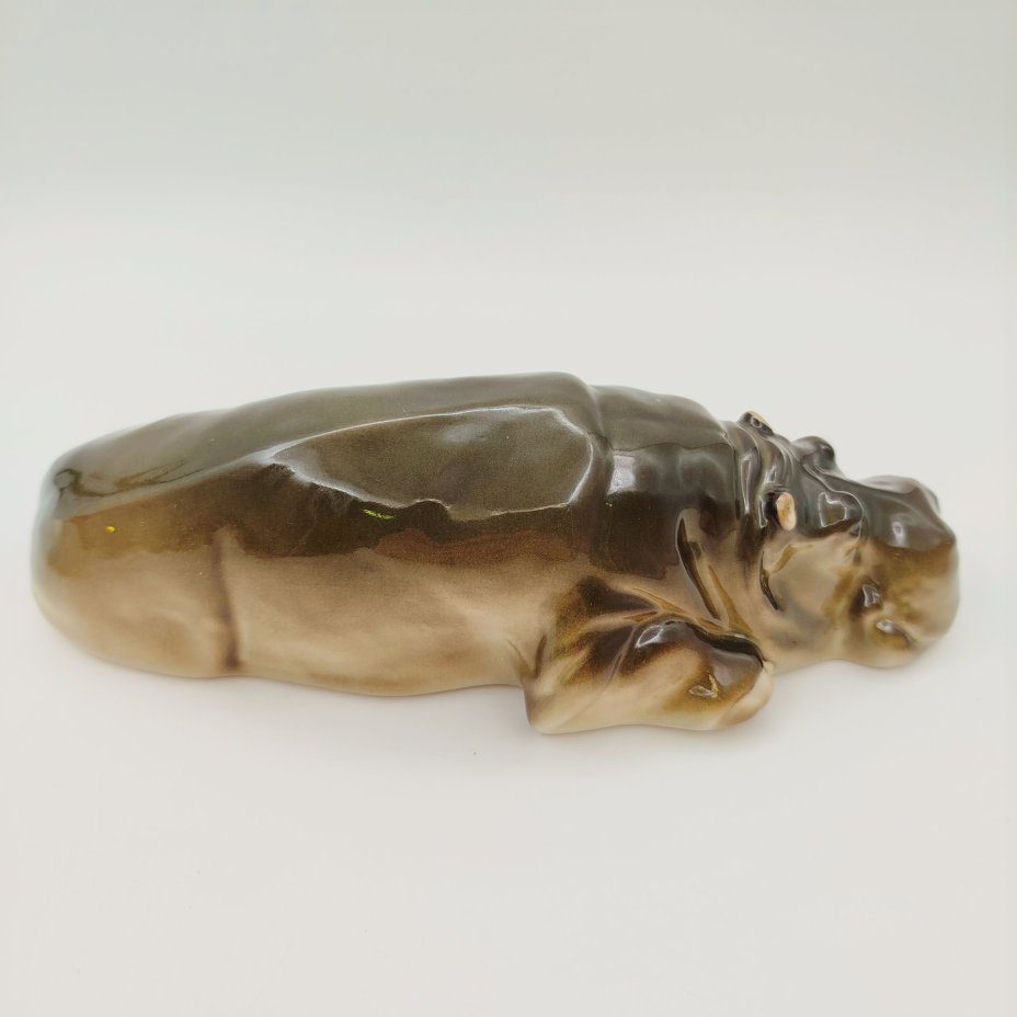 Статуэтка "Бегемот лежащий", фарфор, аэрография, Ленинградский фарфоровый завод (ЛФЗ), СССР, 1970-1991 гг.