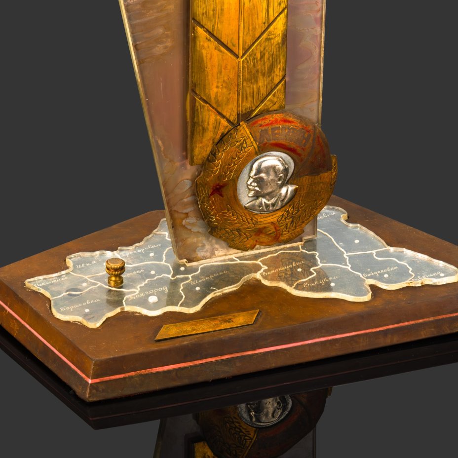 Настольное украшение "Белгород" (Стела в виде колоса, с профильным портретом В.И. Ленина и гербом СССР