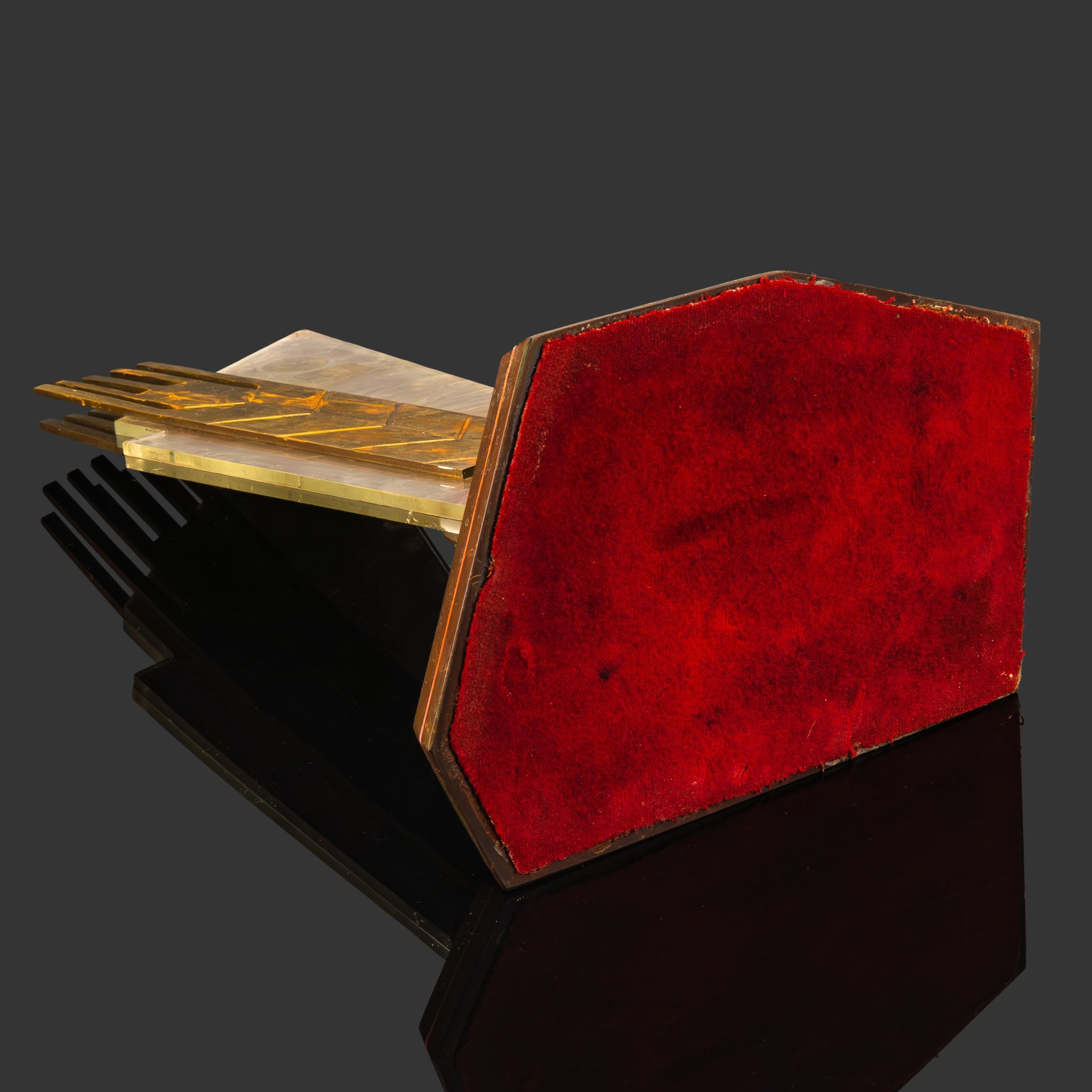 Настольное украшение "Белгород" (Стела в виде колоса, с профильным портретом В.И. Ленина и гербом СССР, металл, пластик, композит, СССР, 1950-1960 гг.