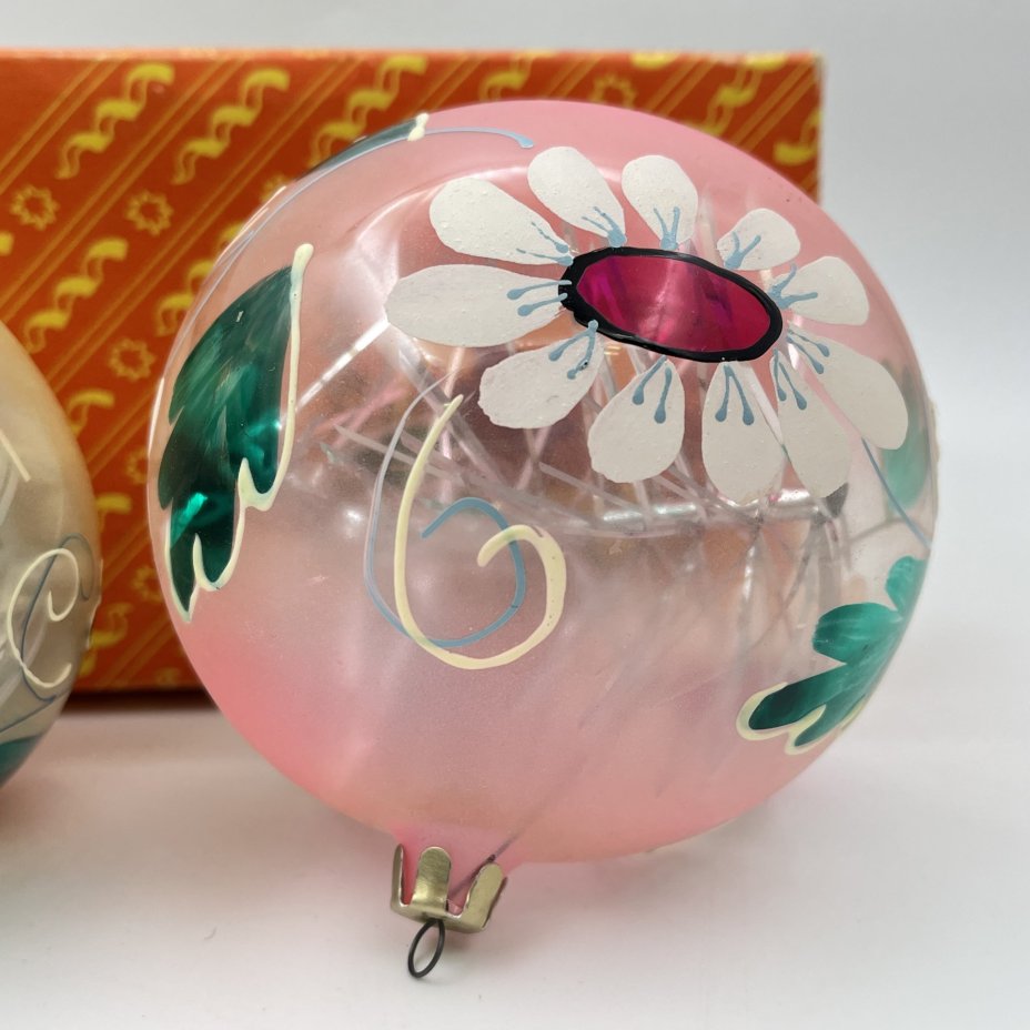 Набор "Ромашки" из 2 подвесных ёлочных шаров (игрушек) в оригинальной коробке, Московское производственное объединение "Иней"