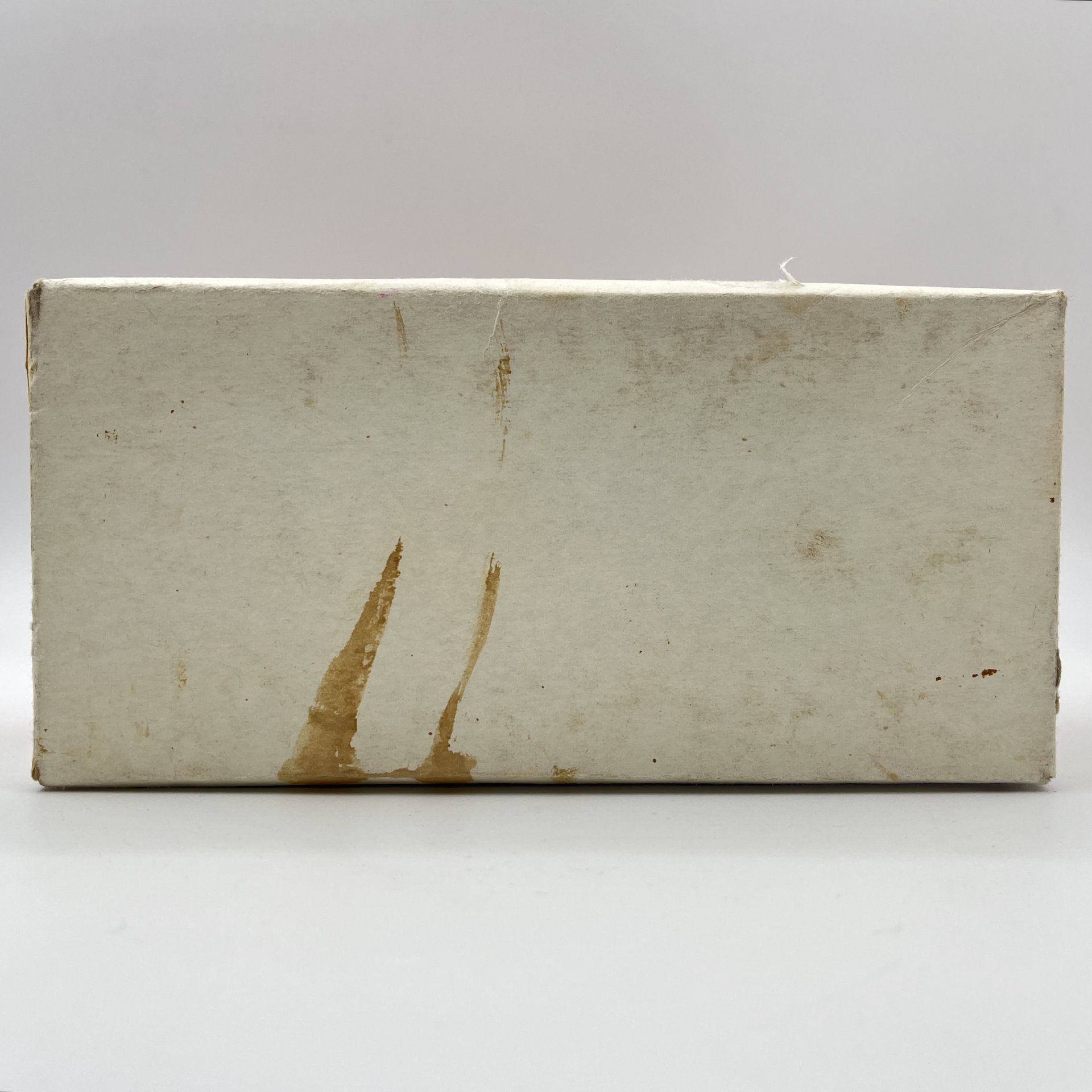 Набор "Ромашки" из 2 подвесных ёлочных шаров (игрушек) в оригинальной коробке, Московское производственное объединение "Иней", стекло, крашение, металл, Московский завод ёлочных украшений, СССР, 1977 г.