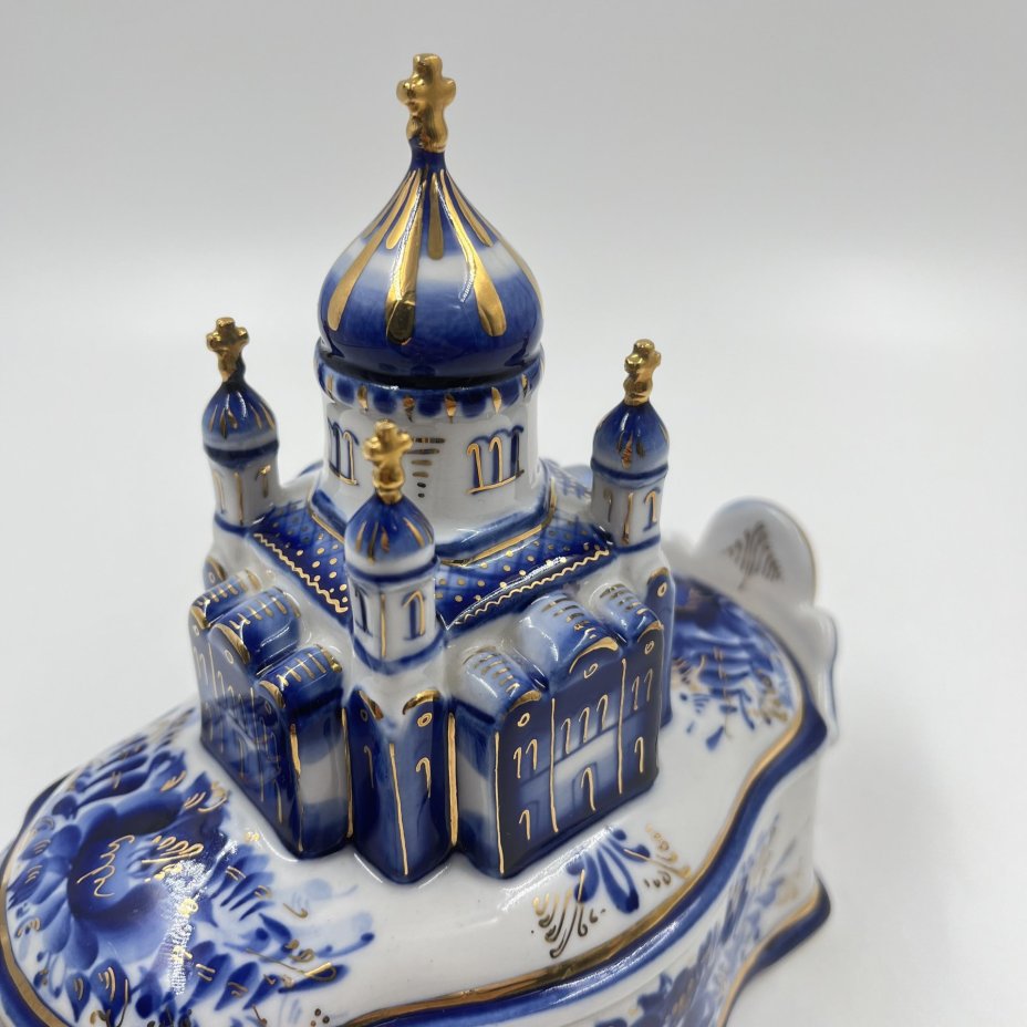 Шкатулка "Храм Христа Спасителя" с растительным декором, Шекма-Гжель (Шевлягинский завод специальной керамики)