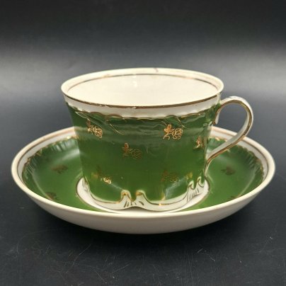 Пара чайная зеленого цвета с декором в виде розочек, фарфор, крытье, золочение, Дмитровский фарфоровый завод (ДФЗ Вербилки), СССР, 1954-1965 гг.